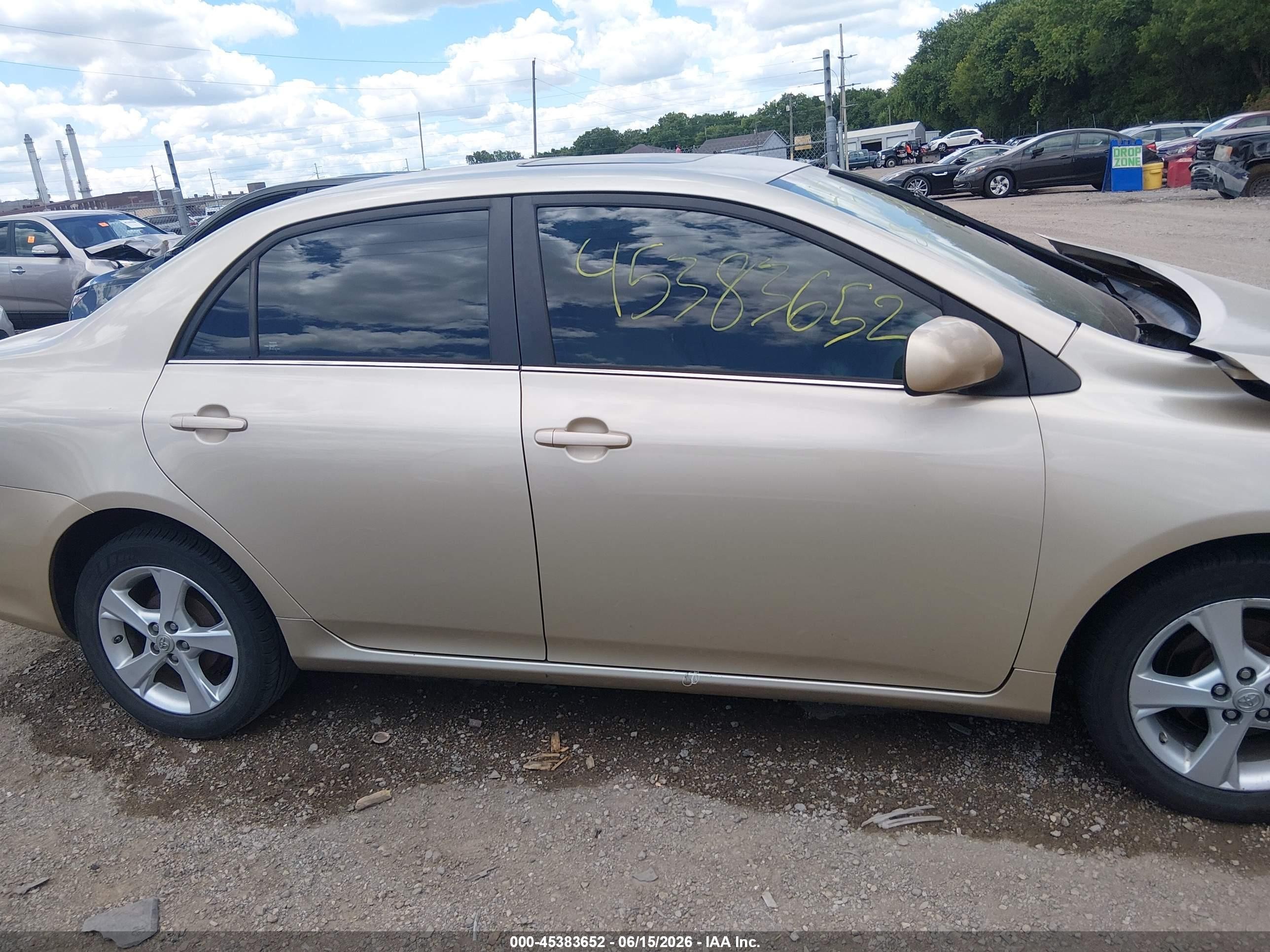 2013 Toyota Corolla Le Gold vin: 5YFBU4EE0DP112835