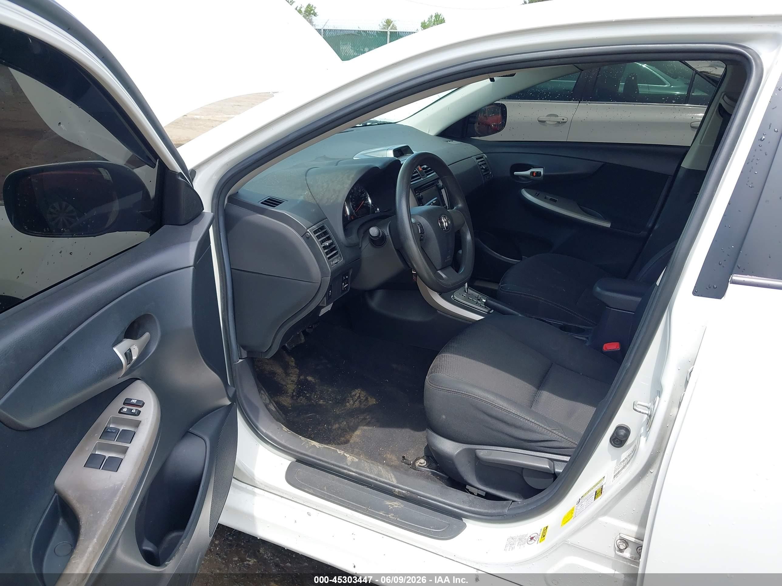 2013 Toyota Corolla S White vin: 5YFBU4EE0DP112849