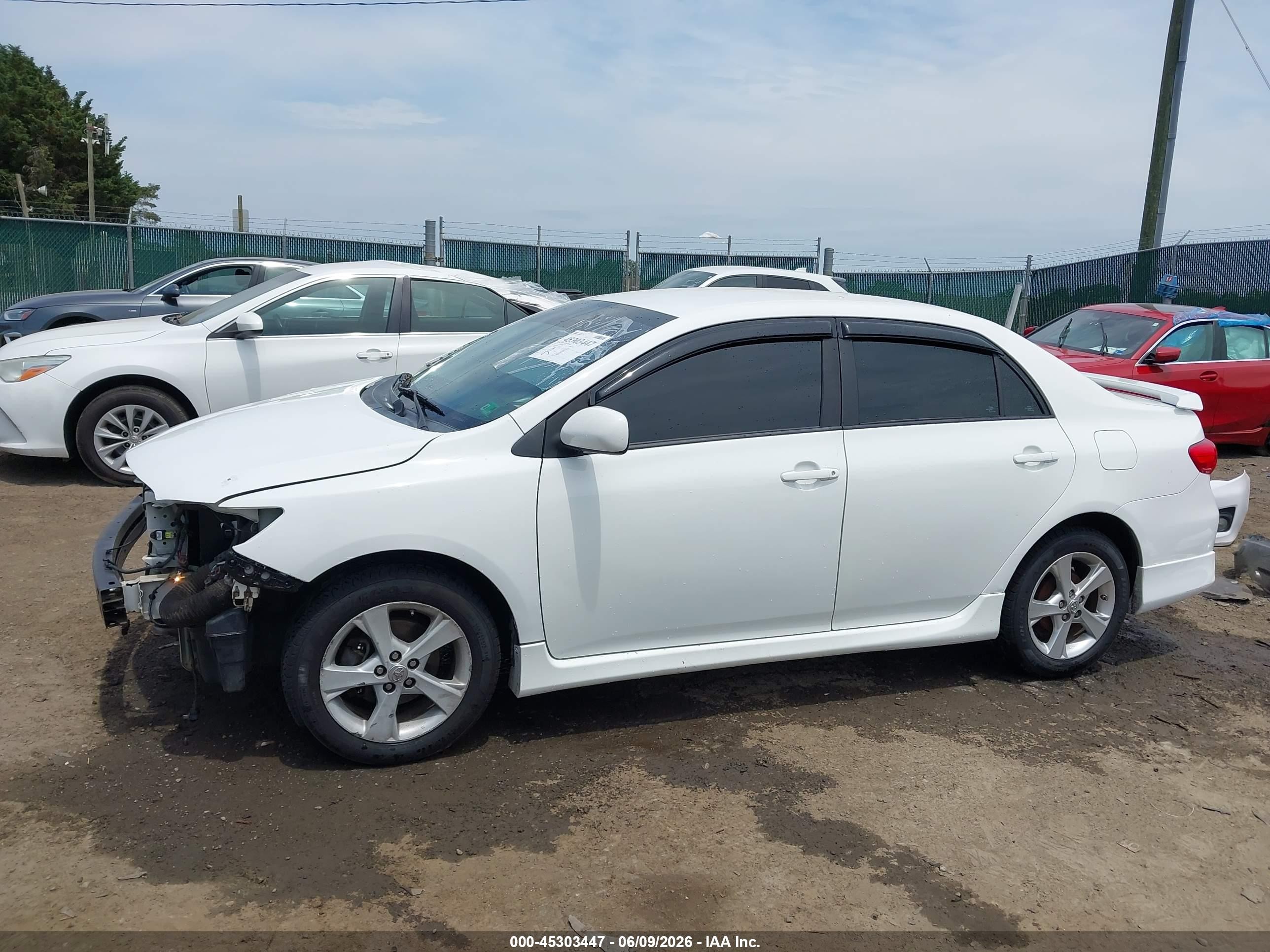 2013 Toyota Corolla S White vin: 5YFBU4EE0DP112849
