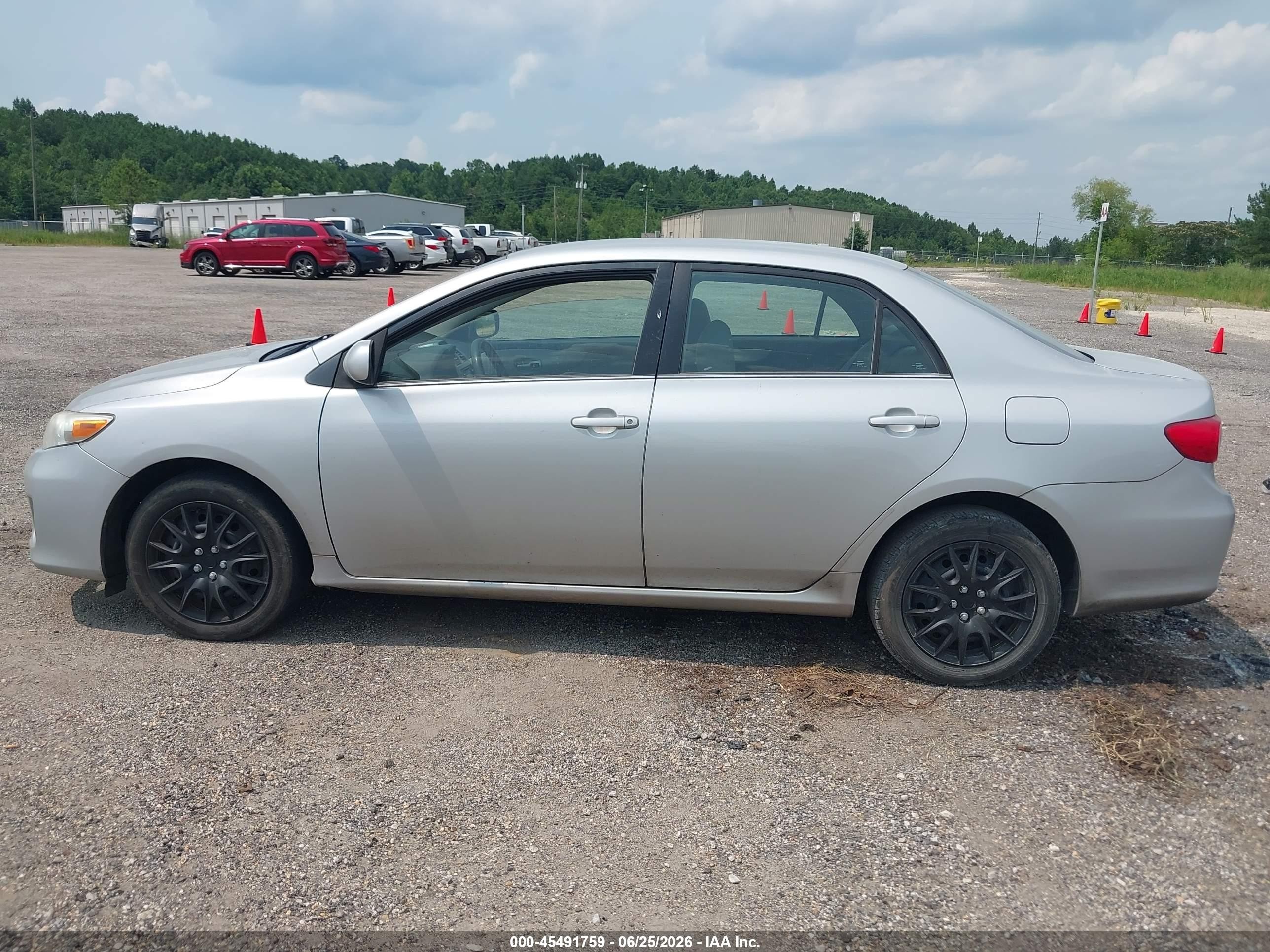 2013 Toyota Corolla Le Silver vin: 5YFBU4EE0DP147231