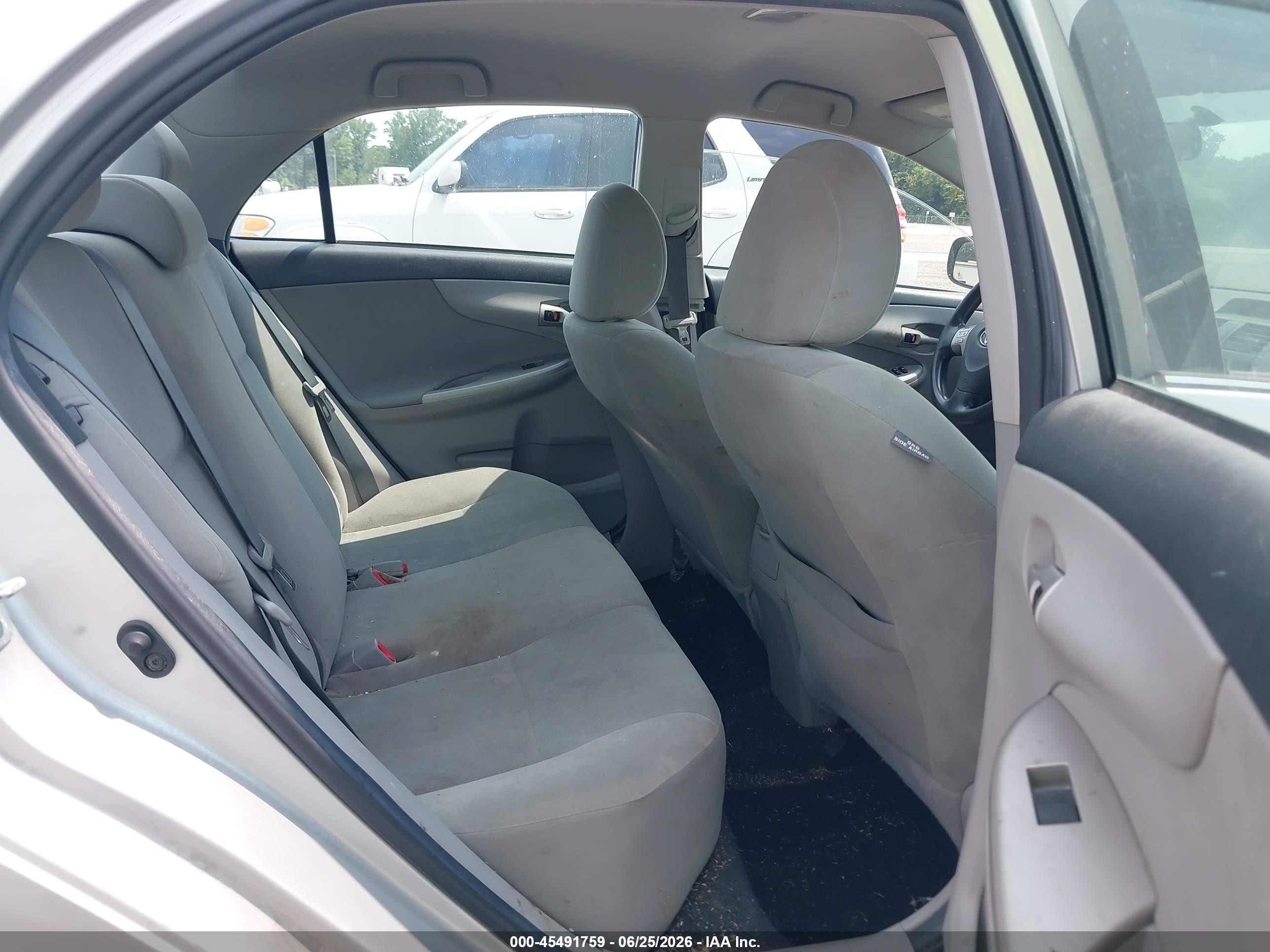 2013 Toyota Corolla Le Silver vin: 5YFBU4EE0DP147231