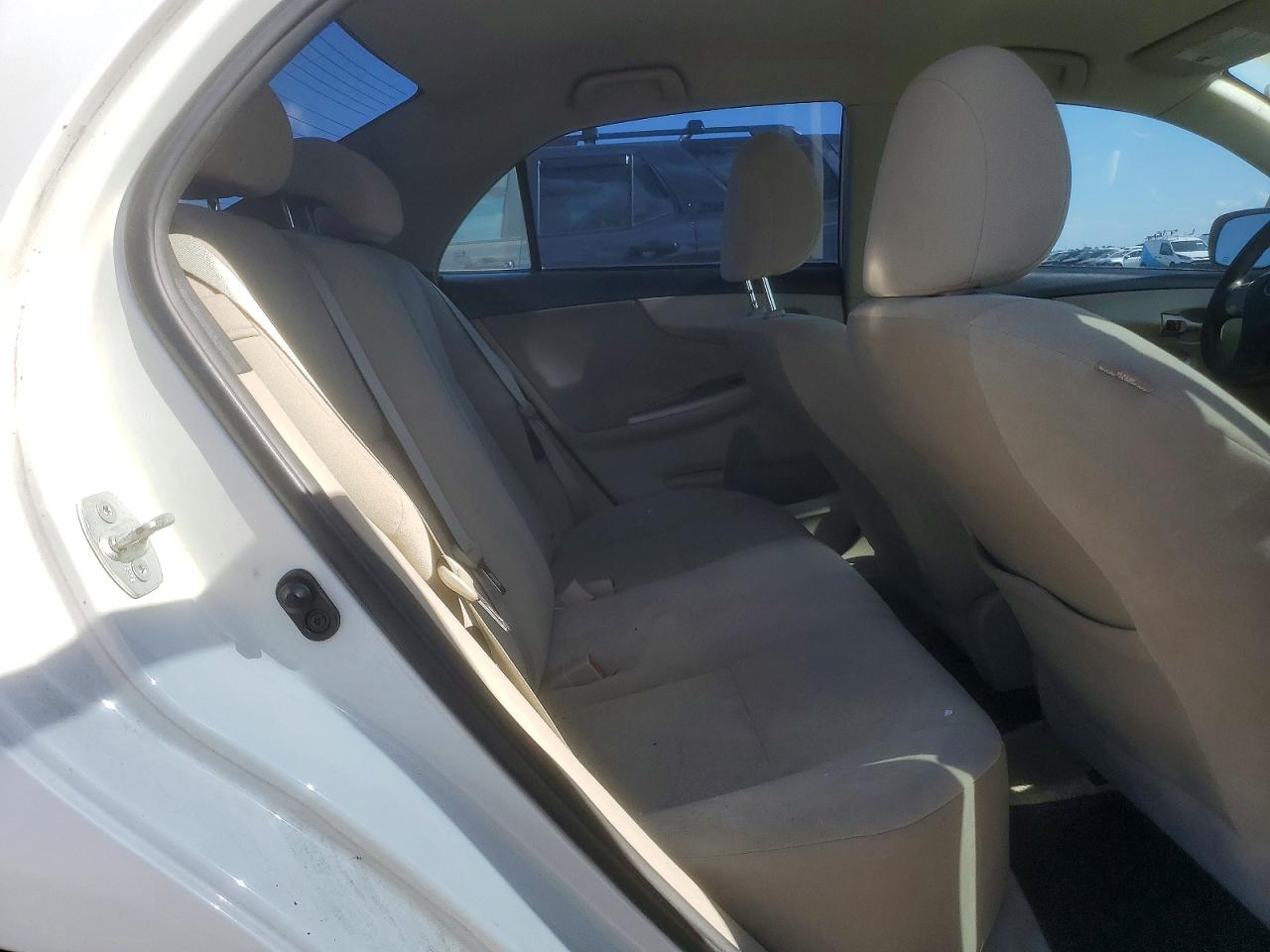 2013 Toyota Corolla Le Белый vin: 5YFBU4EE0DP174140