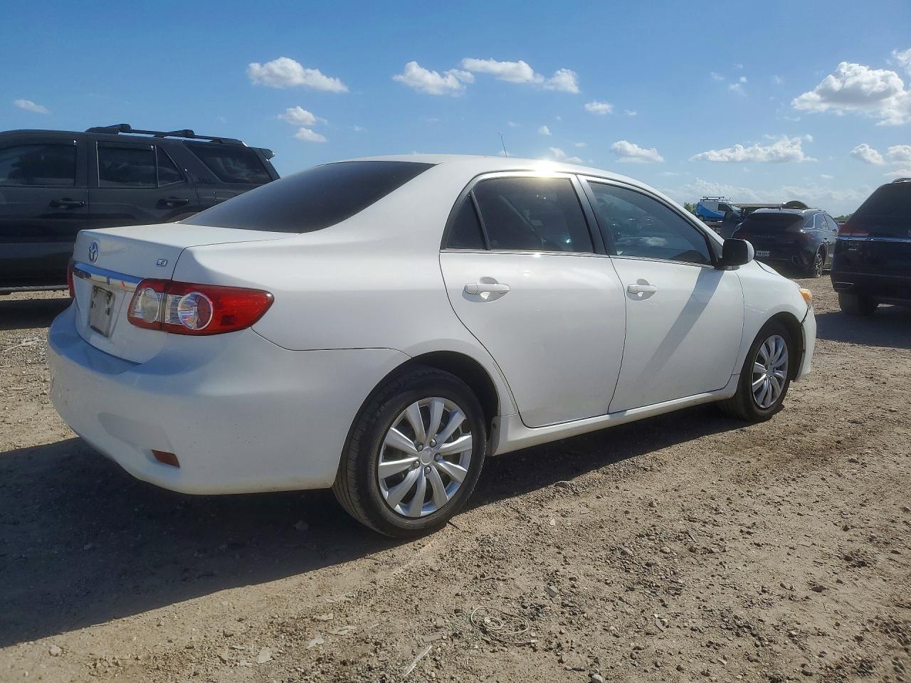 2013 Toyota Corolla Le Белый vin: 5YFBU4EE0DP174140