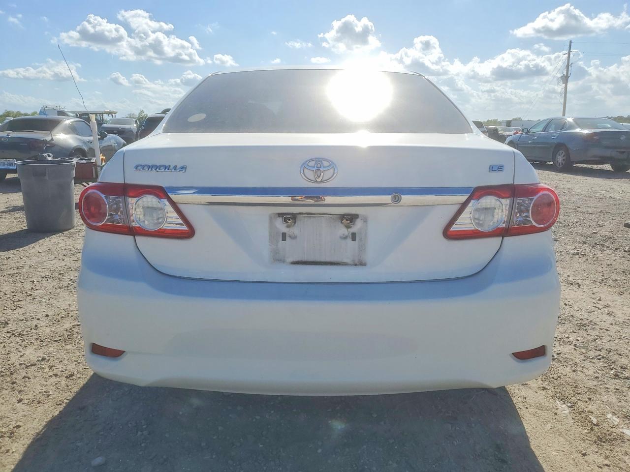 2013 Toyota Corolla Le Белый vin: 5YFBU4EE0DP174140
