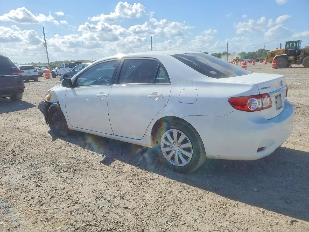 2013 Toyota Corolla Le Белый vin: 5YFBU4EE0DP174140