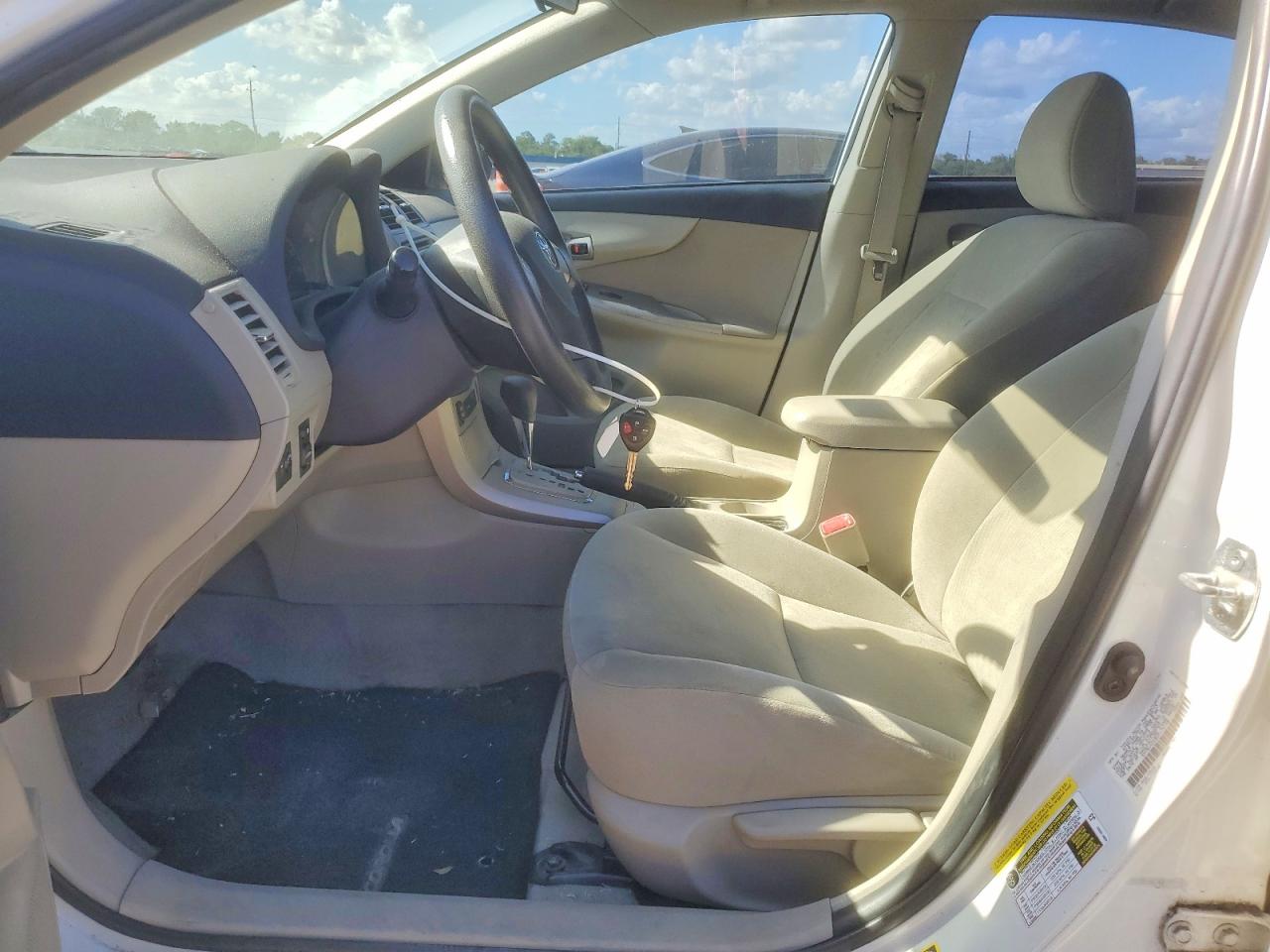 2013 Toyota Corolla Le Белый vin: 5YFBU4EE0DP174140