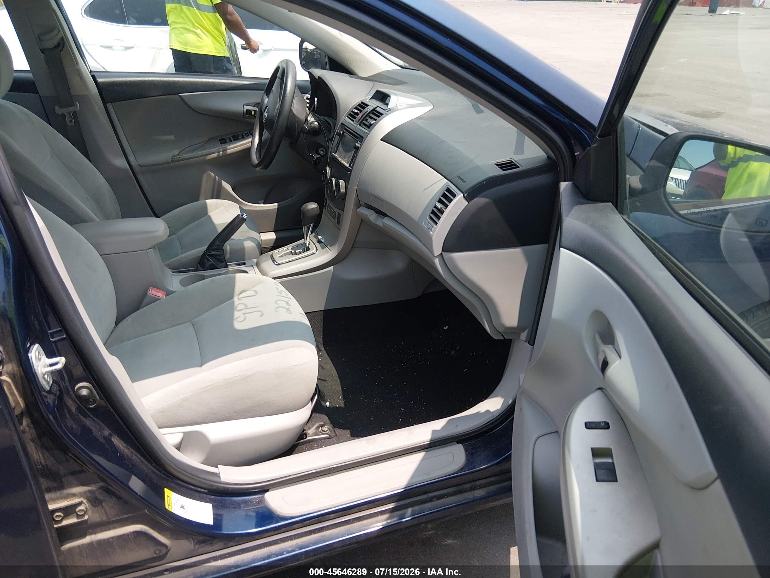 2013 Toyota Corolla Le Blue vin: 5YFBU4EE0DP177068