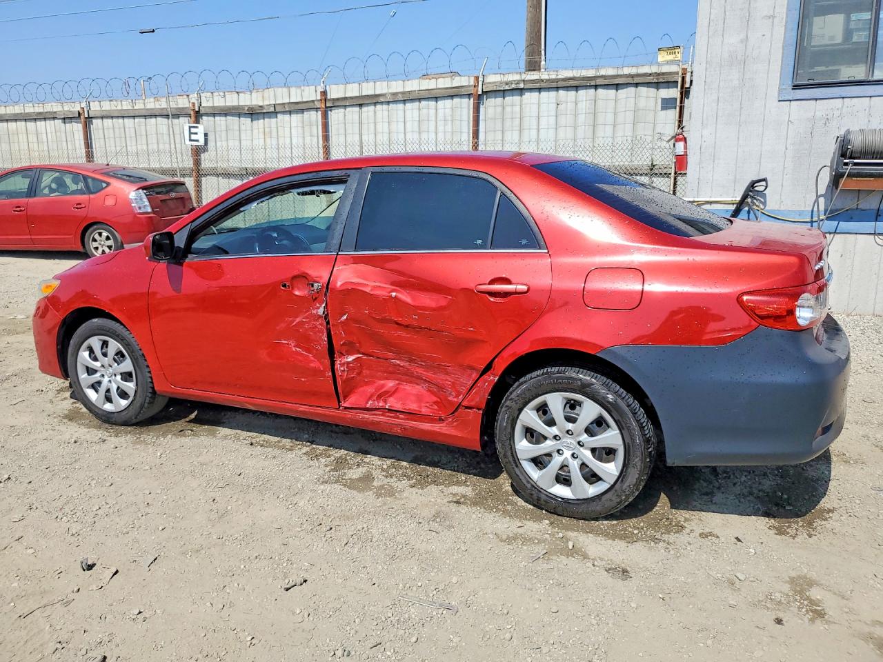 2013 Toyota Corolla Le Red vin: 5YFBU4EE0DP180875