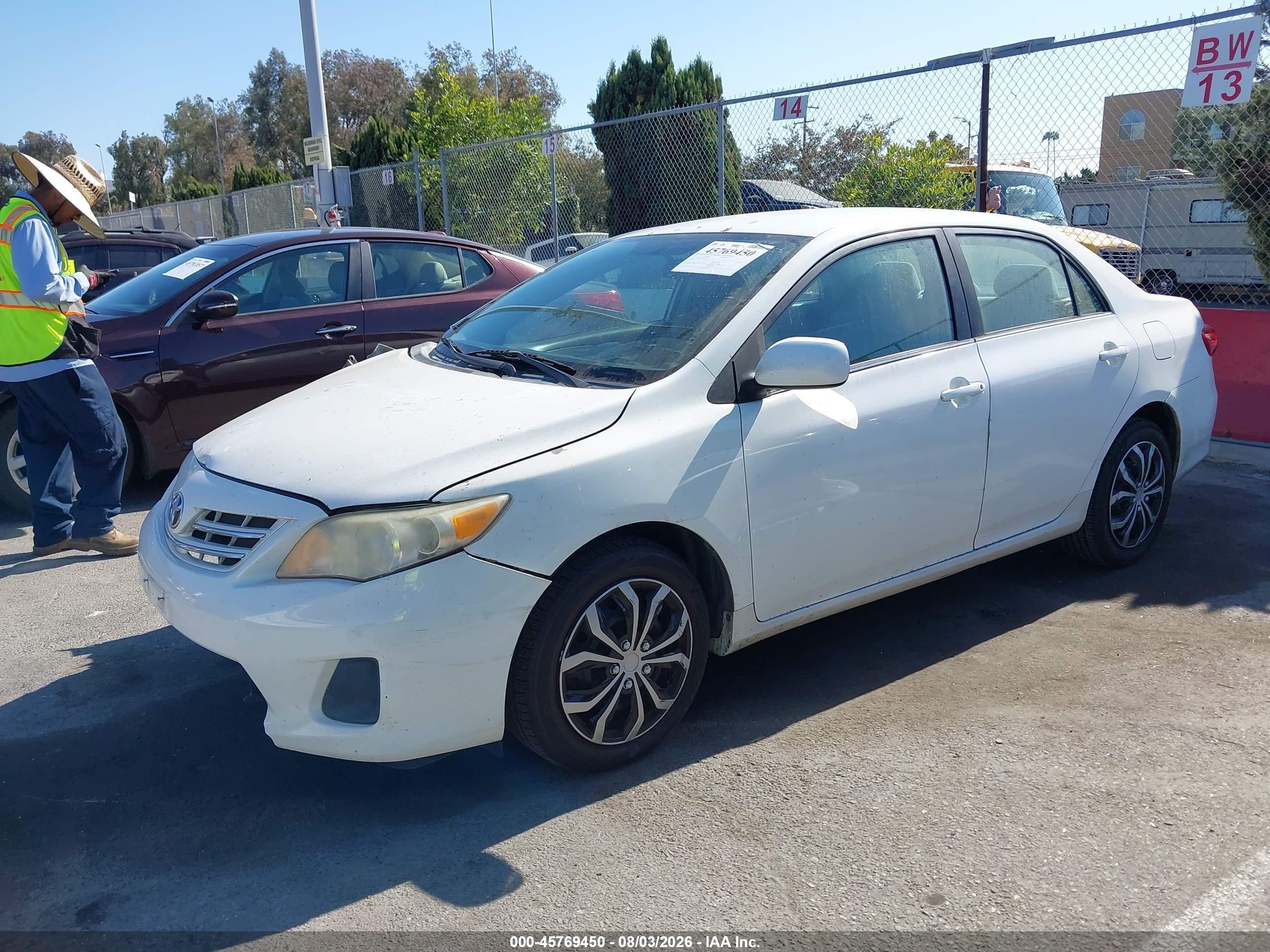 2013 Toyota Corolla Le Белый vin: 5YFBU4EE0DP182593