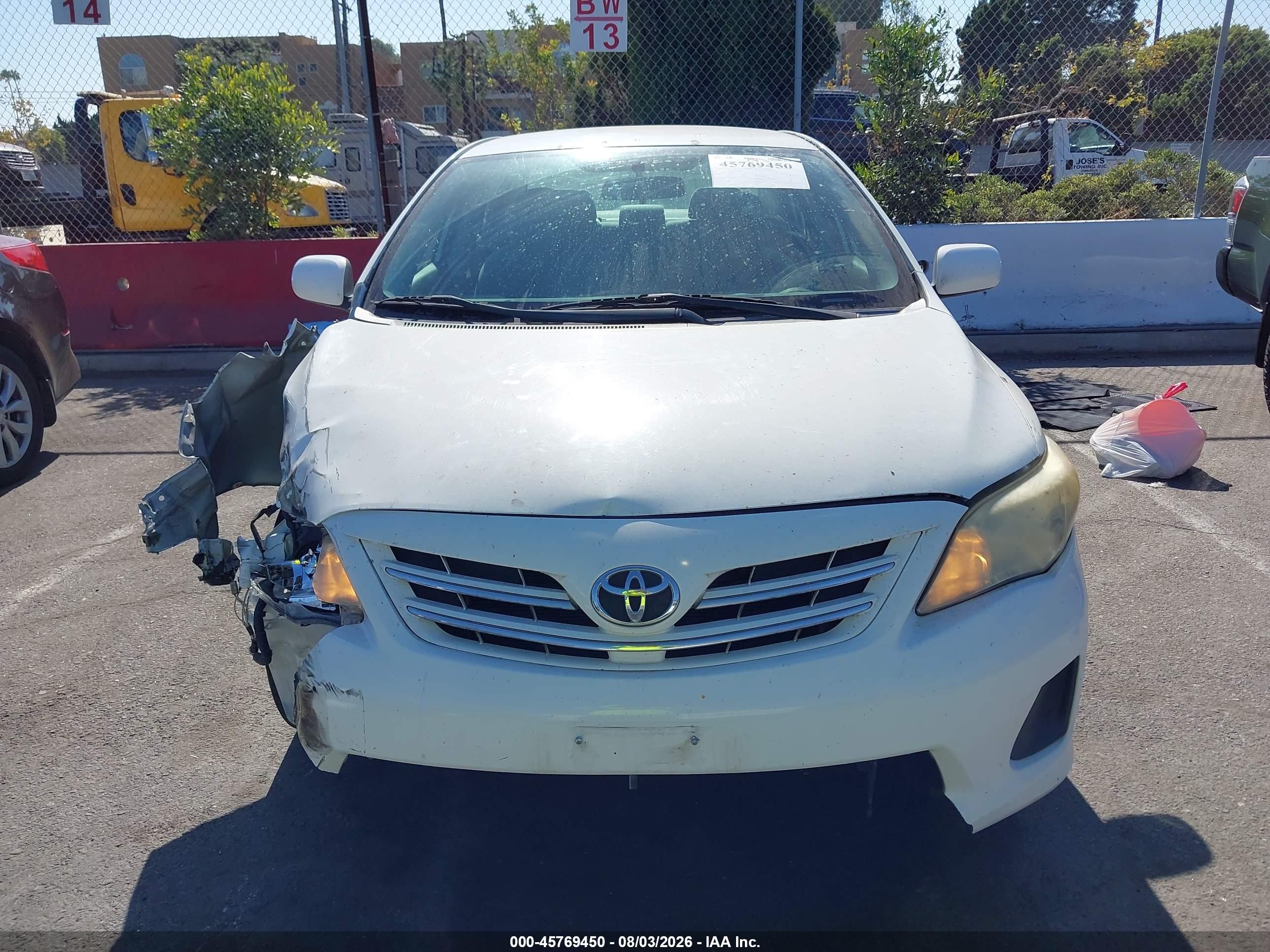 2013 Toyota Corolla Le Белый vin: 5YFBU4EE0DP182593