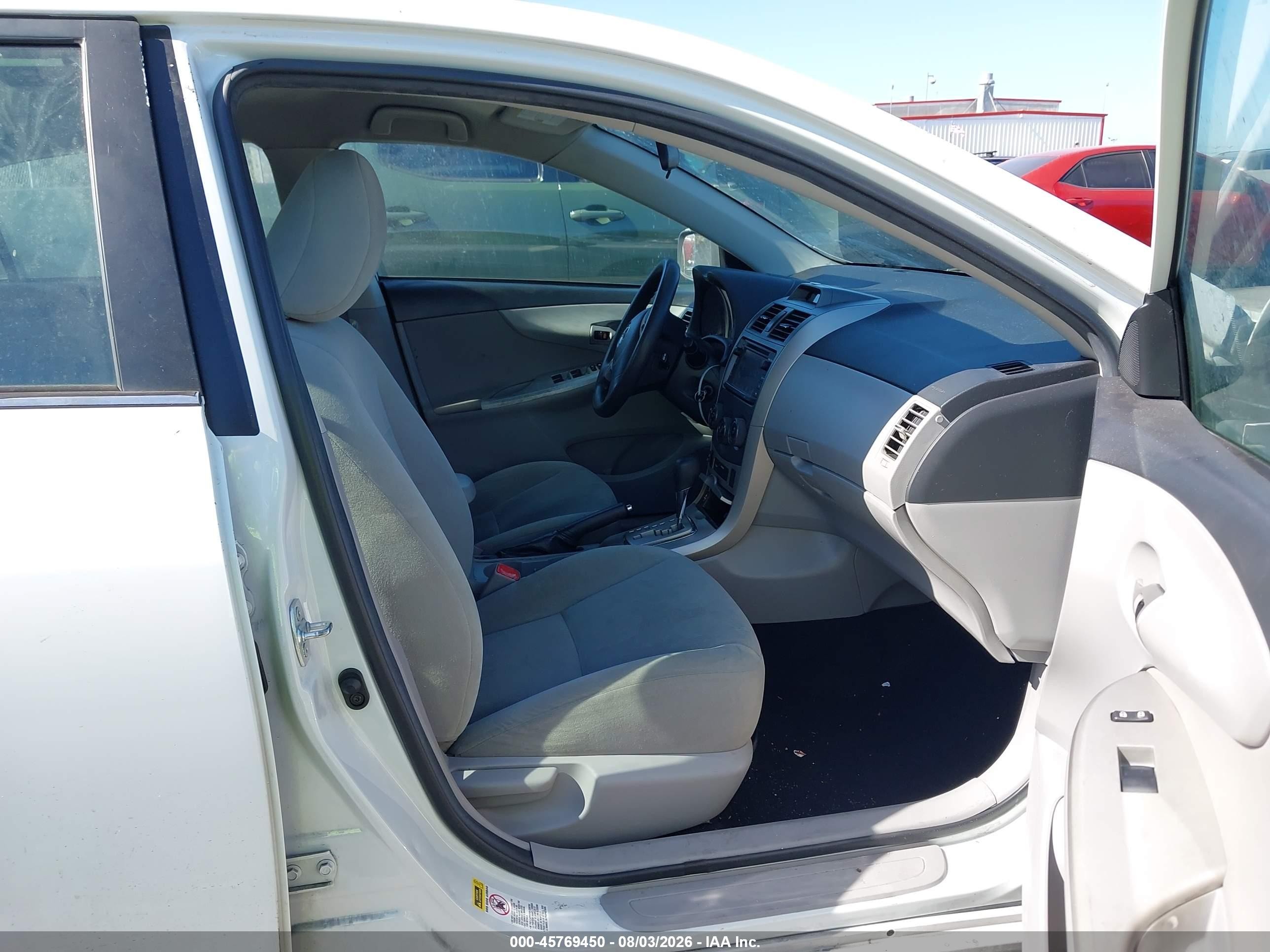 2013 Toyota Corolla Le Белый vin: 5YFBU4EE0DP182593