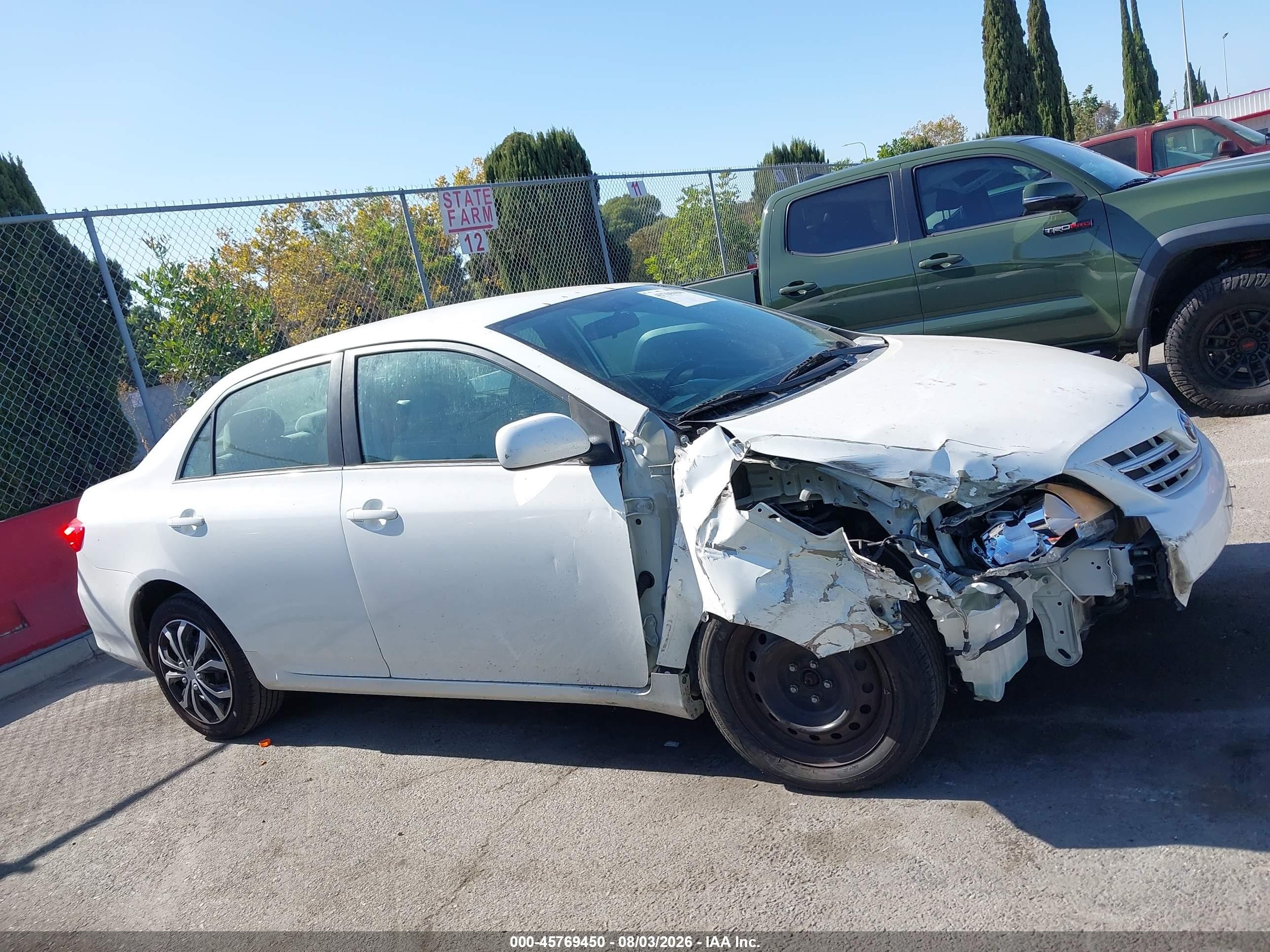 2013 Toyota Corolla Le Белый vin: 5YFBU4EE0DP182593