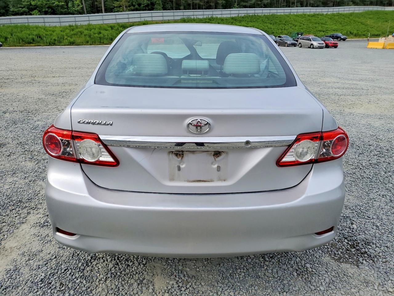 2013 Toyota Corolla L Silver vin: 5YFBU4EE0DP185395