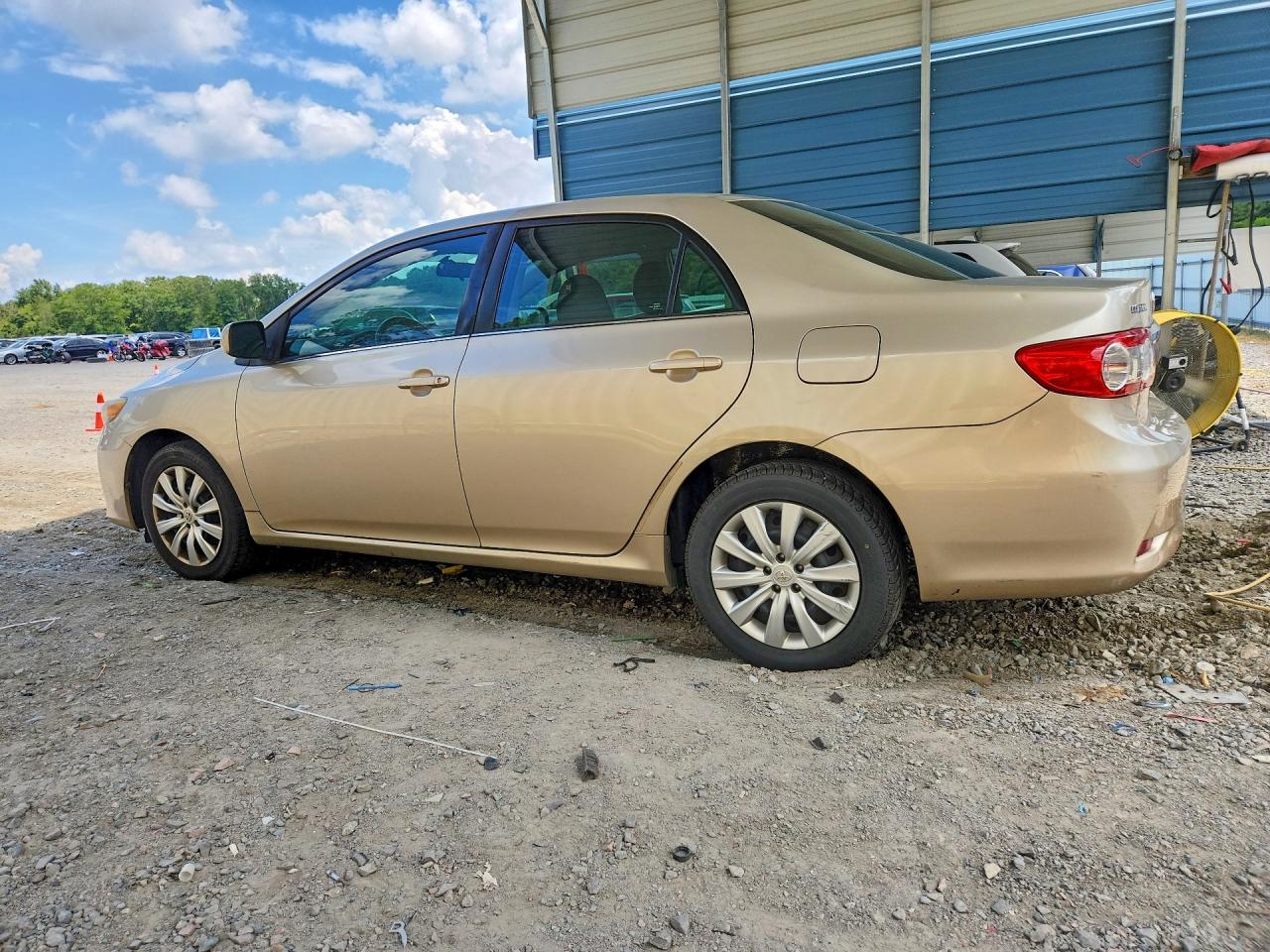 2013 Toyota Corolla Le Gold vin: 5YFBU4EE0DP195490