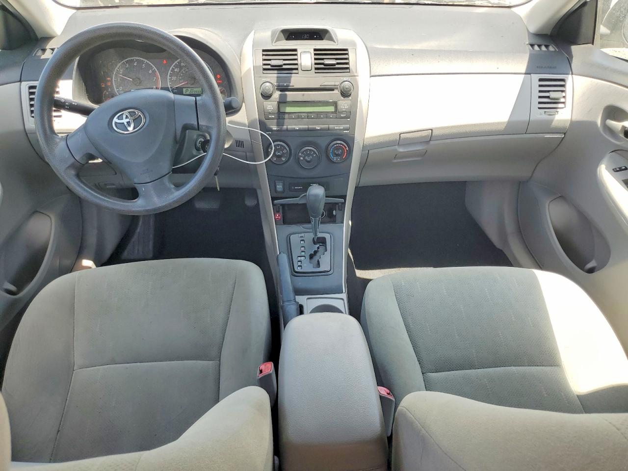 2013 Toyota Corolla L Белый vin: 5YFBU4EE0DP196042