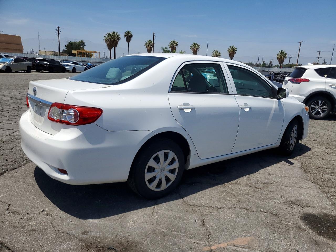 2013 Toyota Corolla L Белый vin: 5YFBU4EE0DP196042