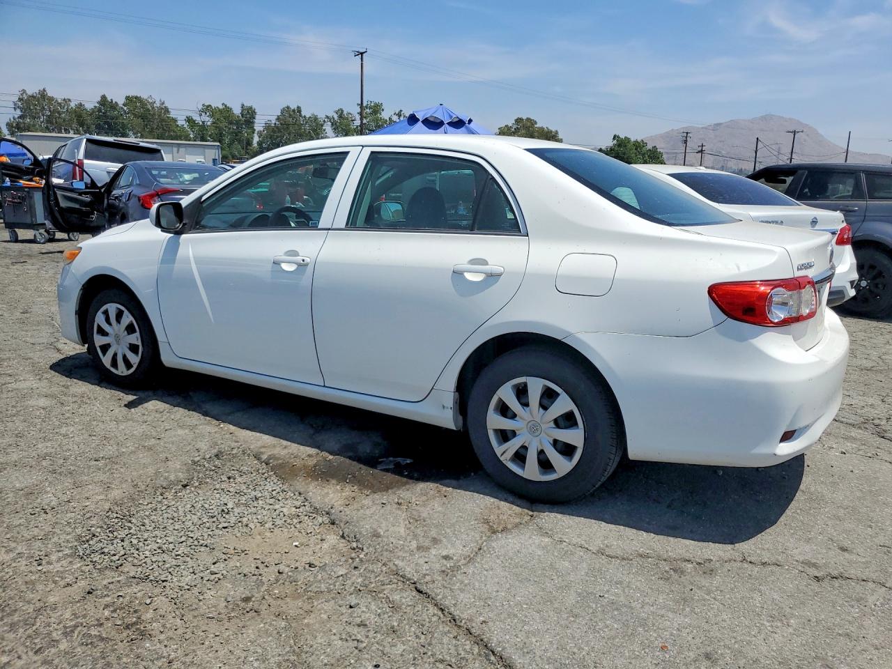 2013 Toyota Corolla L Белый vin: 5YFBU4EE0DP196042