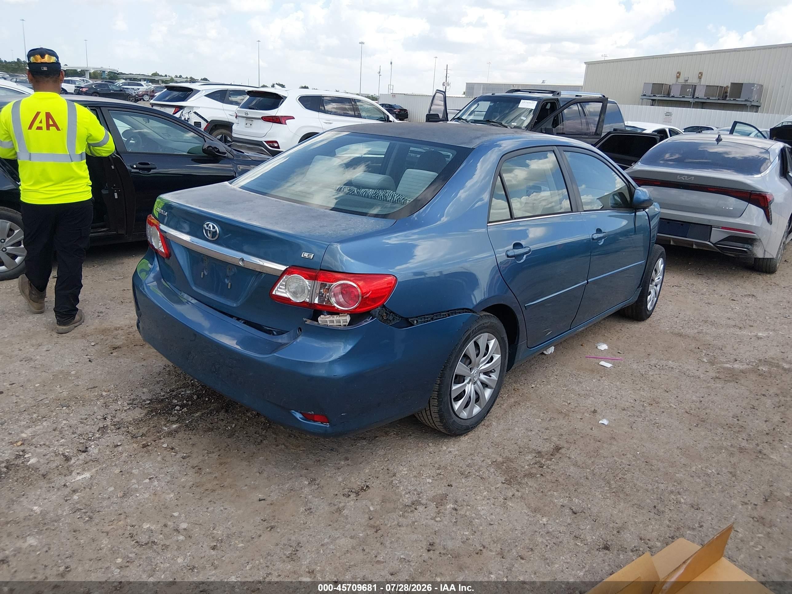 2013 Toyota Corolla Le Blue vin: 5YFBU4EE1DP087850