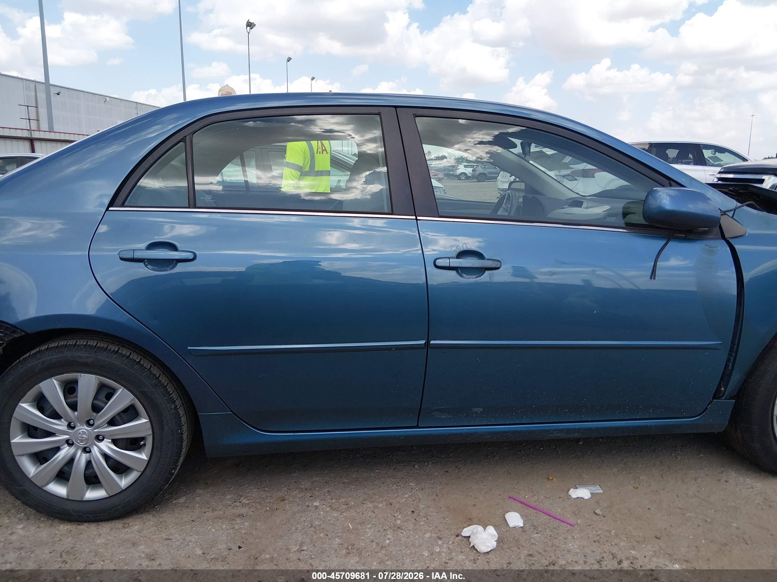 2013 Toyota Corolla Le Blue vin: 5YFBU4EE1DP087850