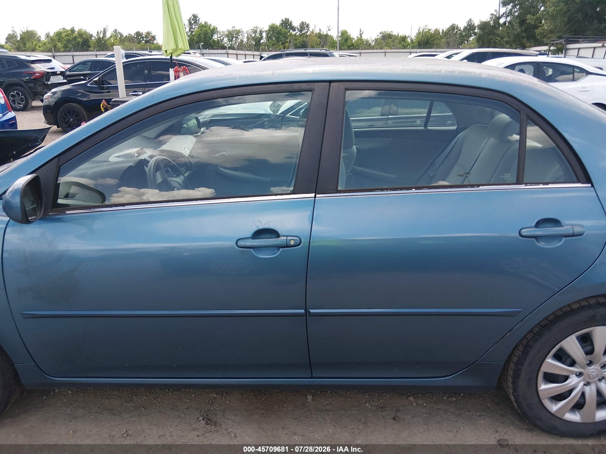 2013 Toyota Corolla Le Blue vin: 5YFBU4EE1DP087850