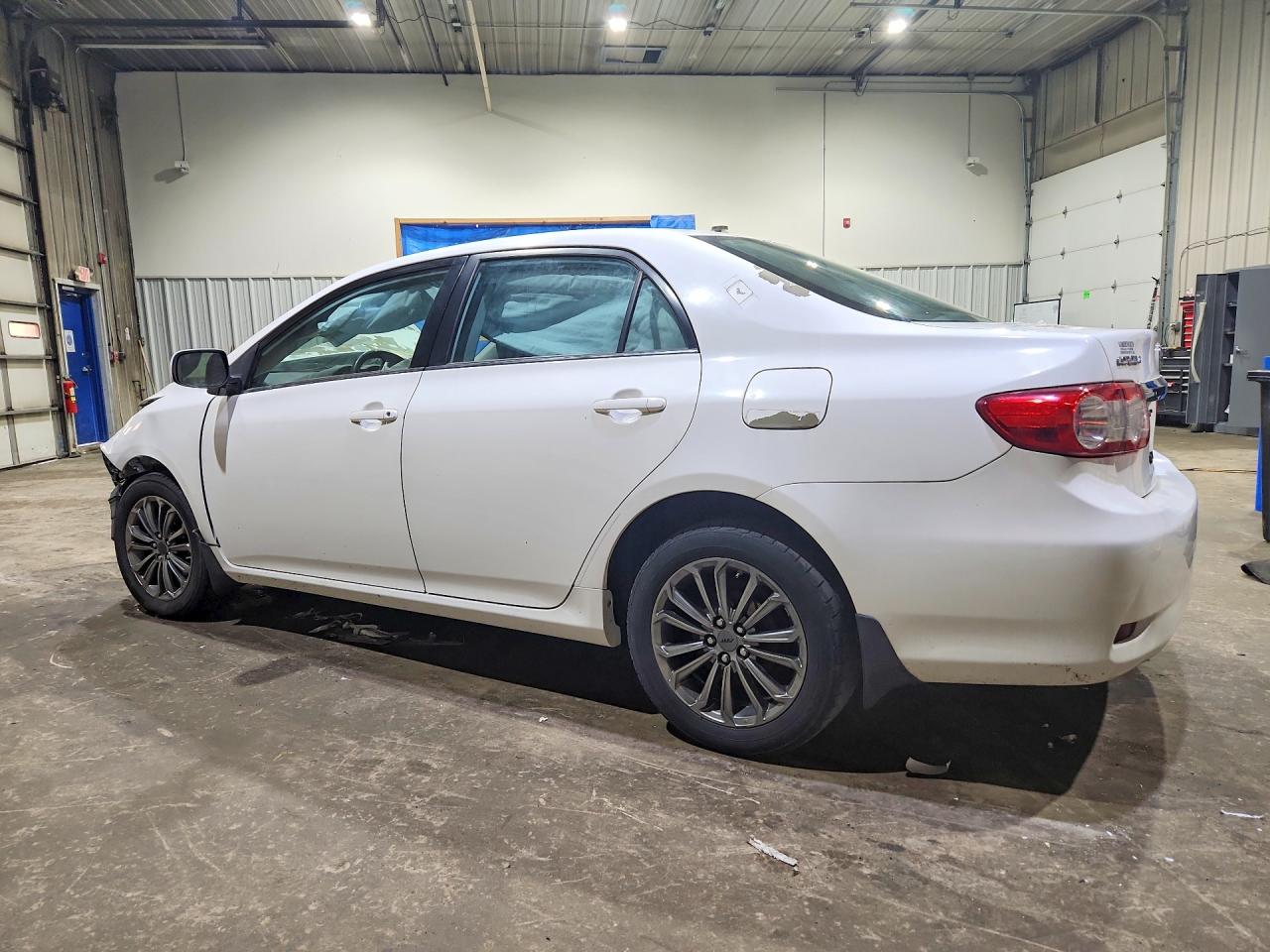 2013 Toyota Corolla Le White vin: 5YFBU4EE1DP096239