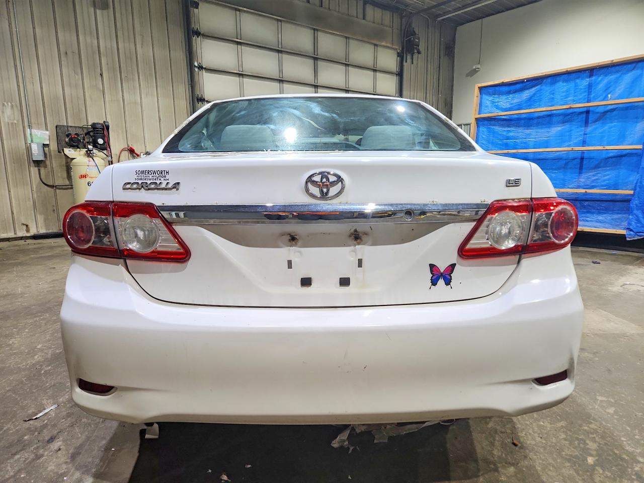 2013 Toyota Corolla Le White vin: 5YFBU4EE1DP096239