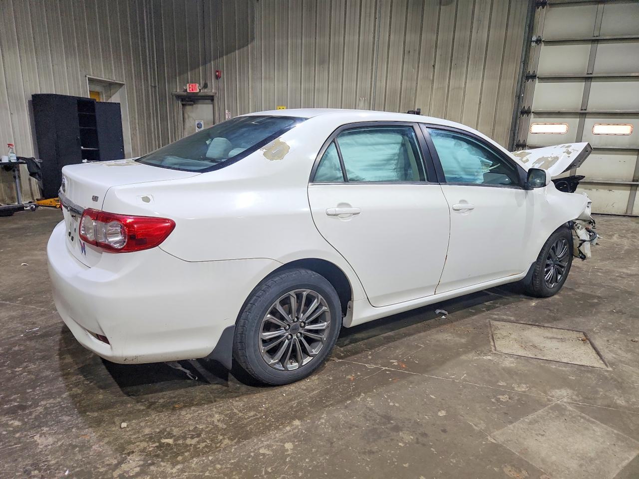 2013 Toyota Corolla Le White vin: 5YFBU4EE1DP096239