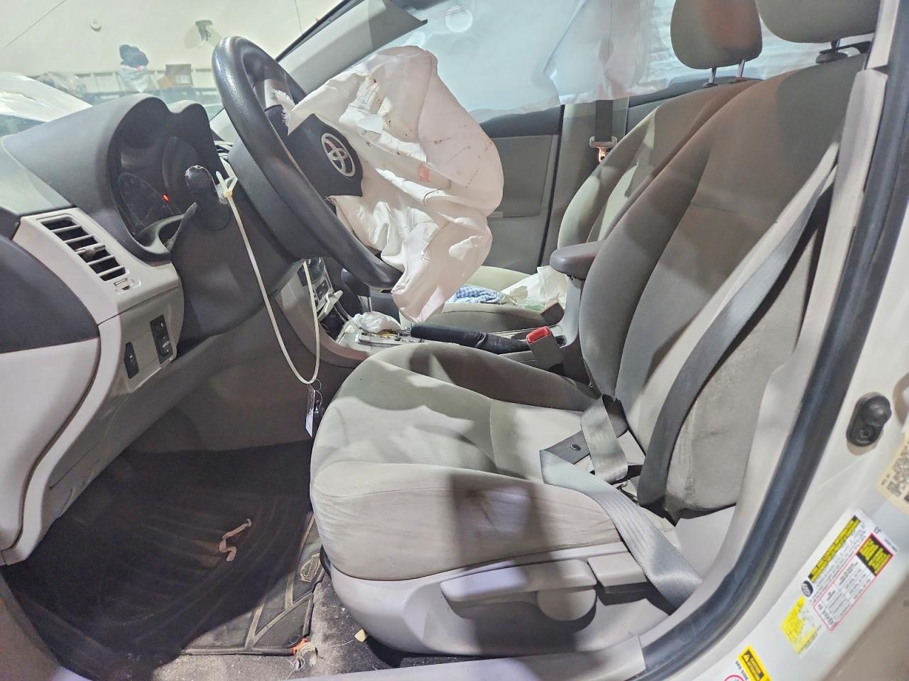 2013 Toyota Corolla Le White vin: 5YFBU4EE1DP096239