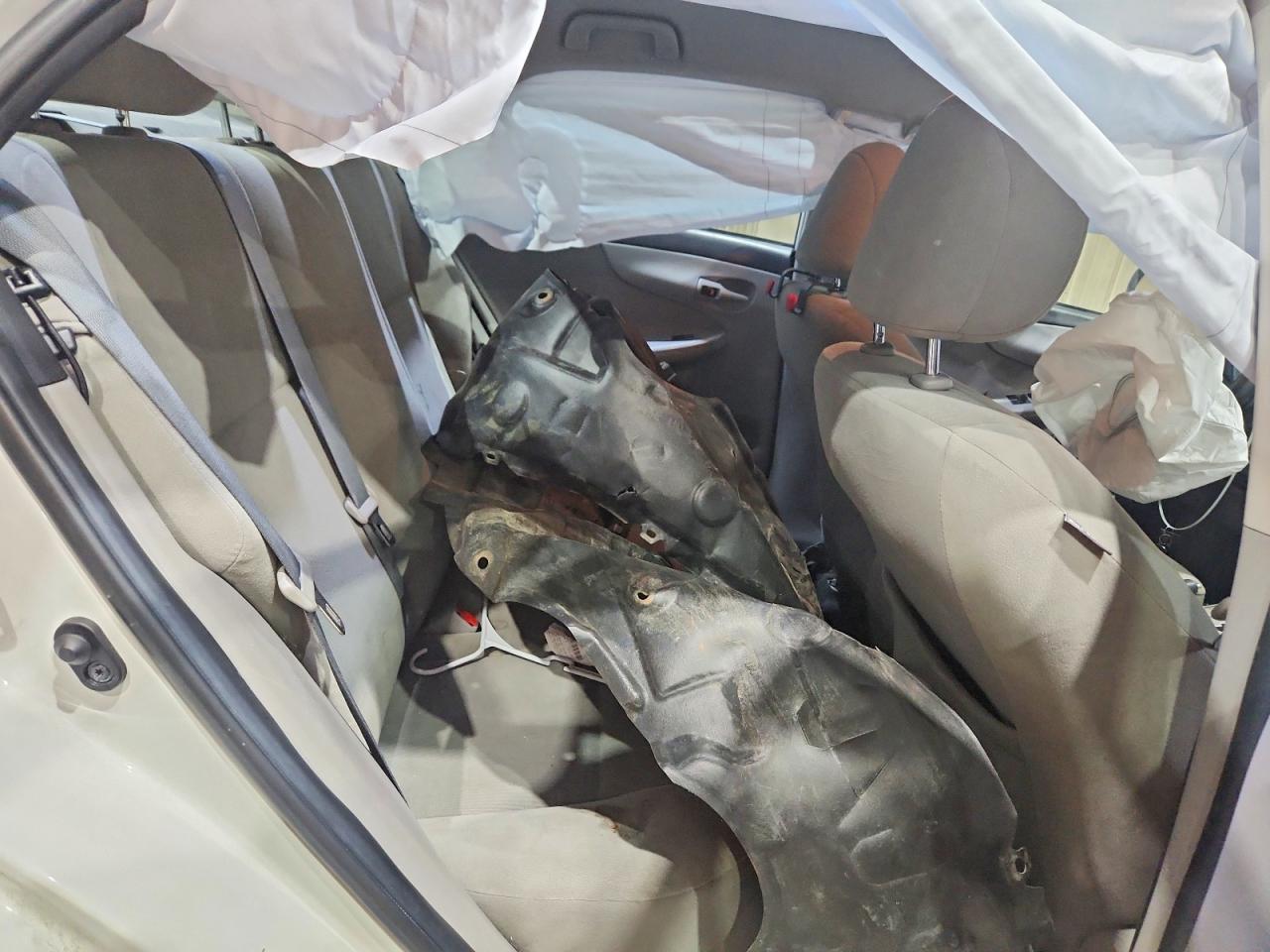 2013 Toyota Corolla Le White vin: 5YFBU4EE1DP096239