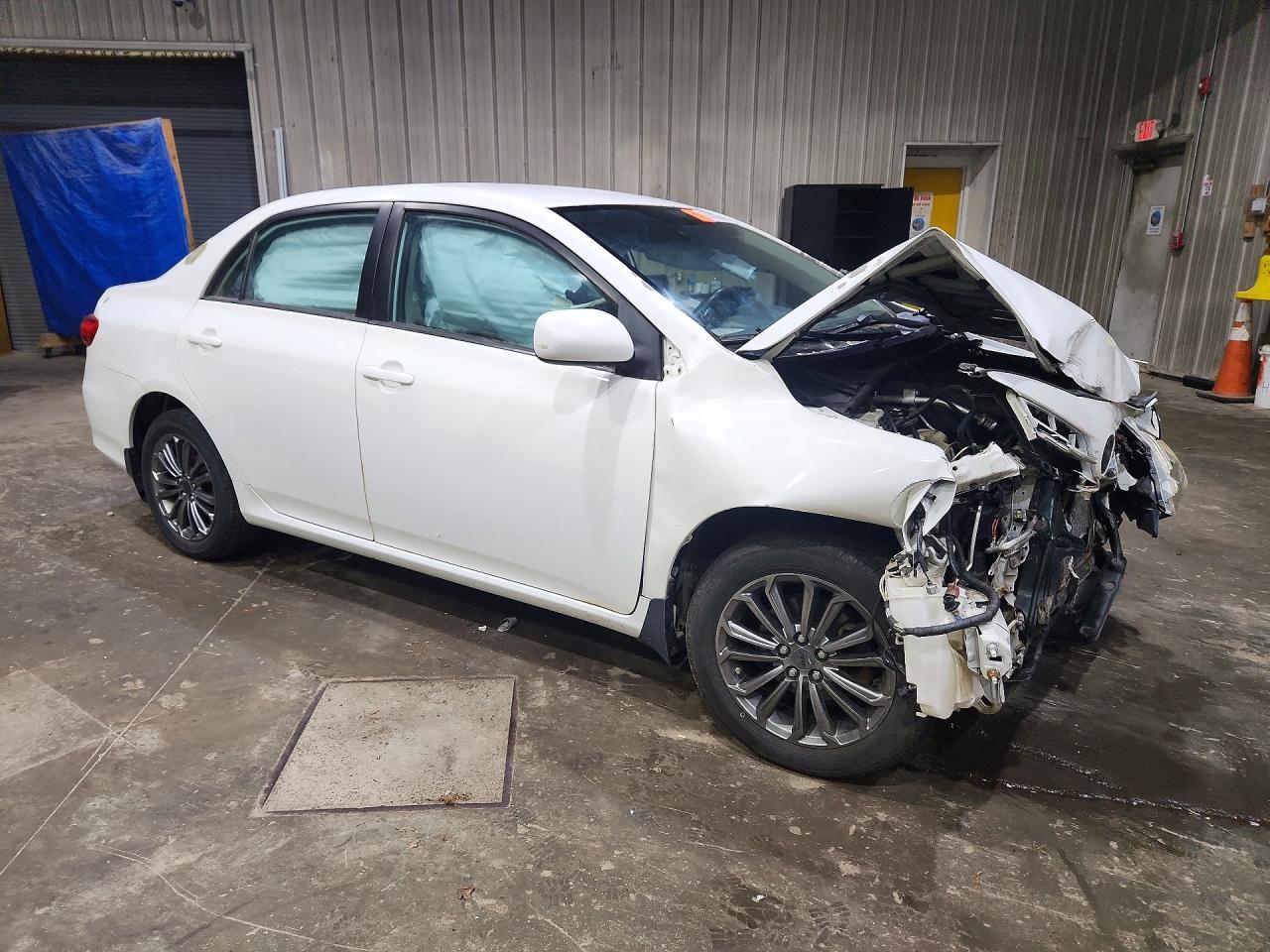 2013 Toyota Corolla Le White vin: 5YFBU4EE1DP096239