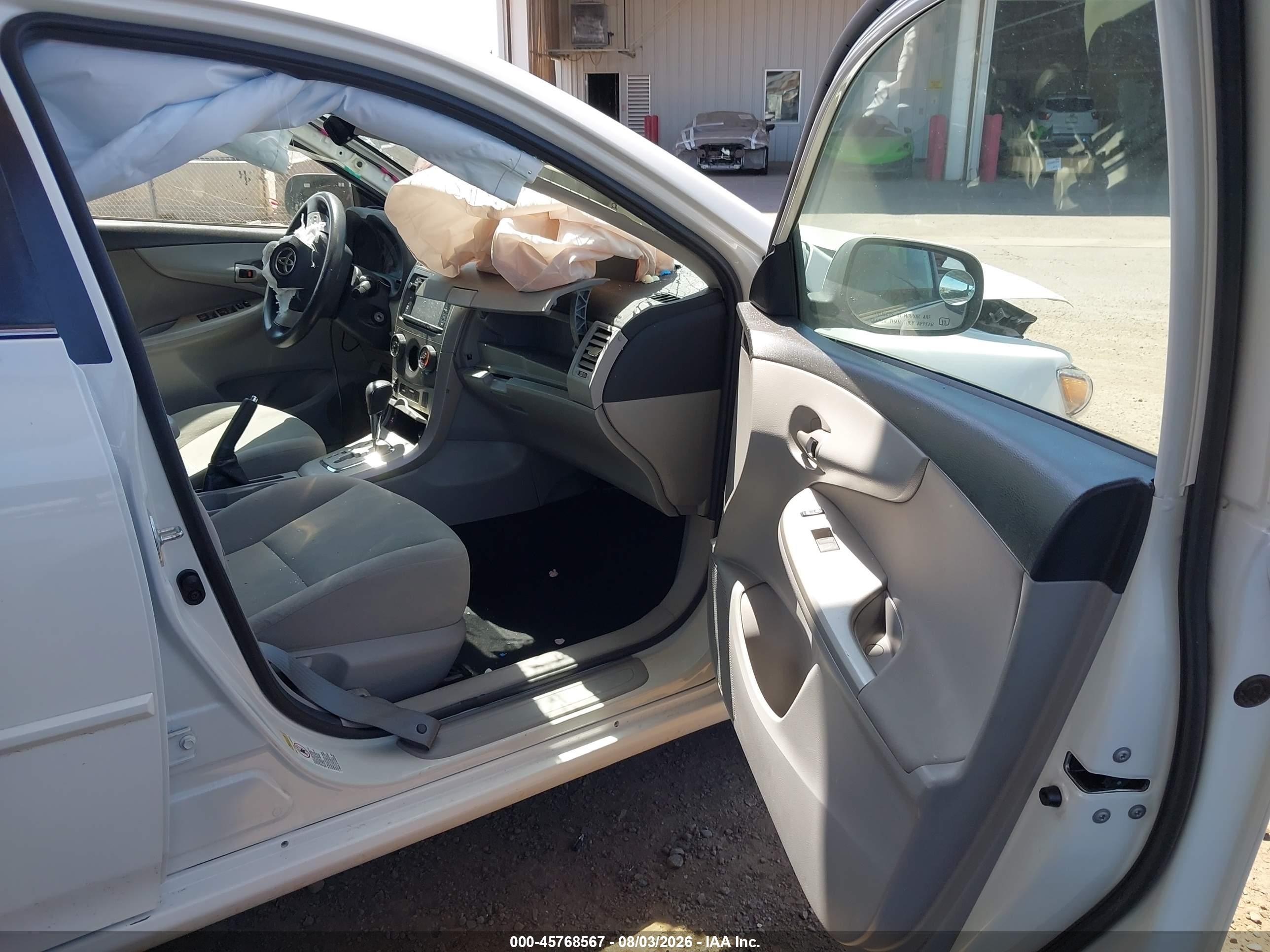2013 Toyota Corolla Le White vin: 5YFBU4EE1DP102749