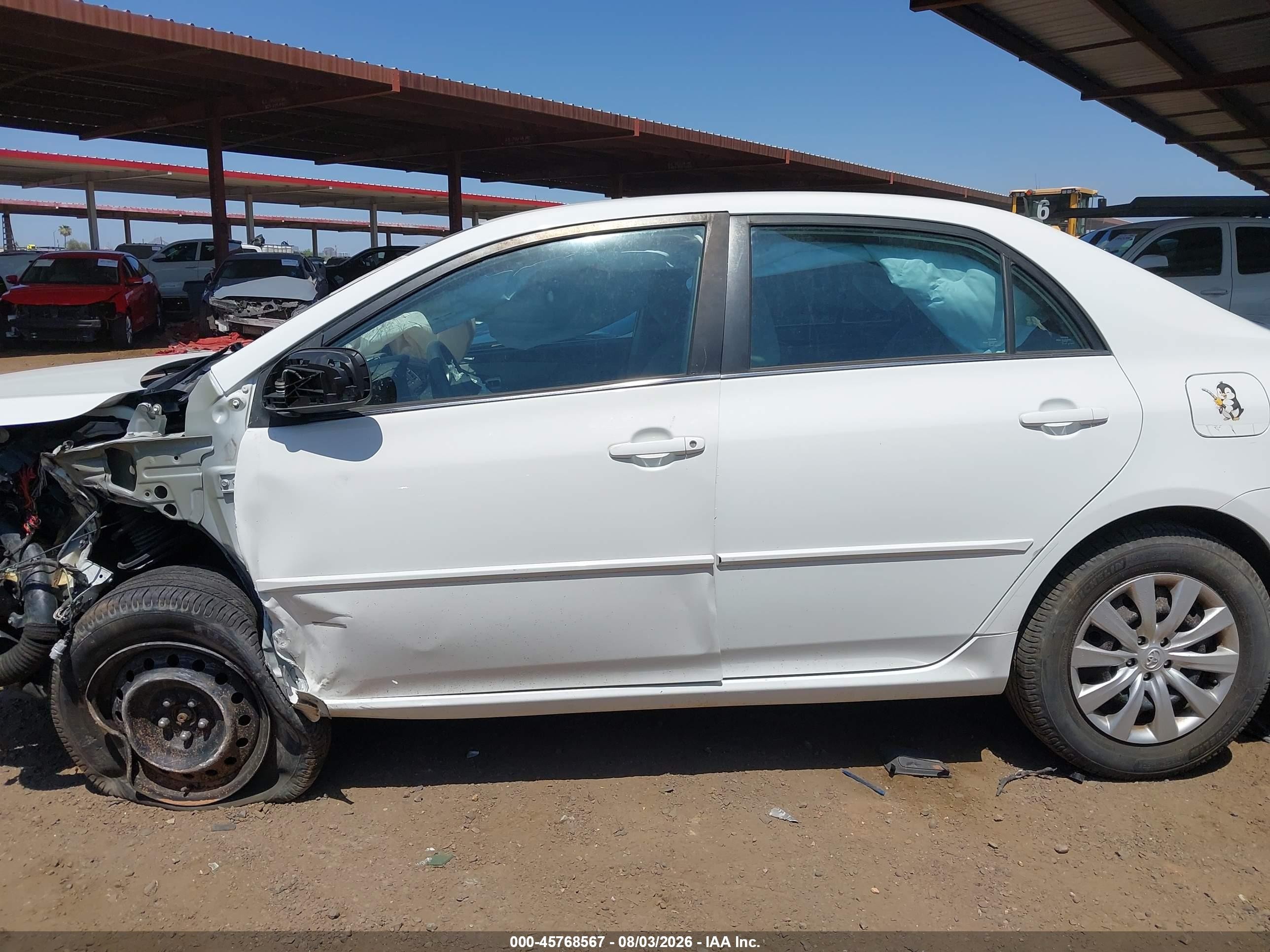 2013 Toyota Corolla Le White vin: 5YFBU4EE1DP102749
