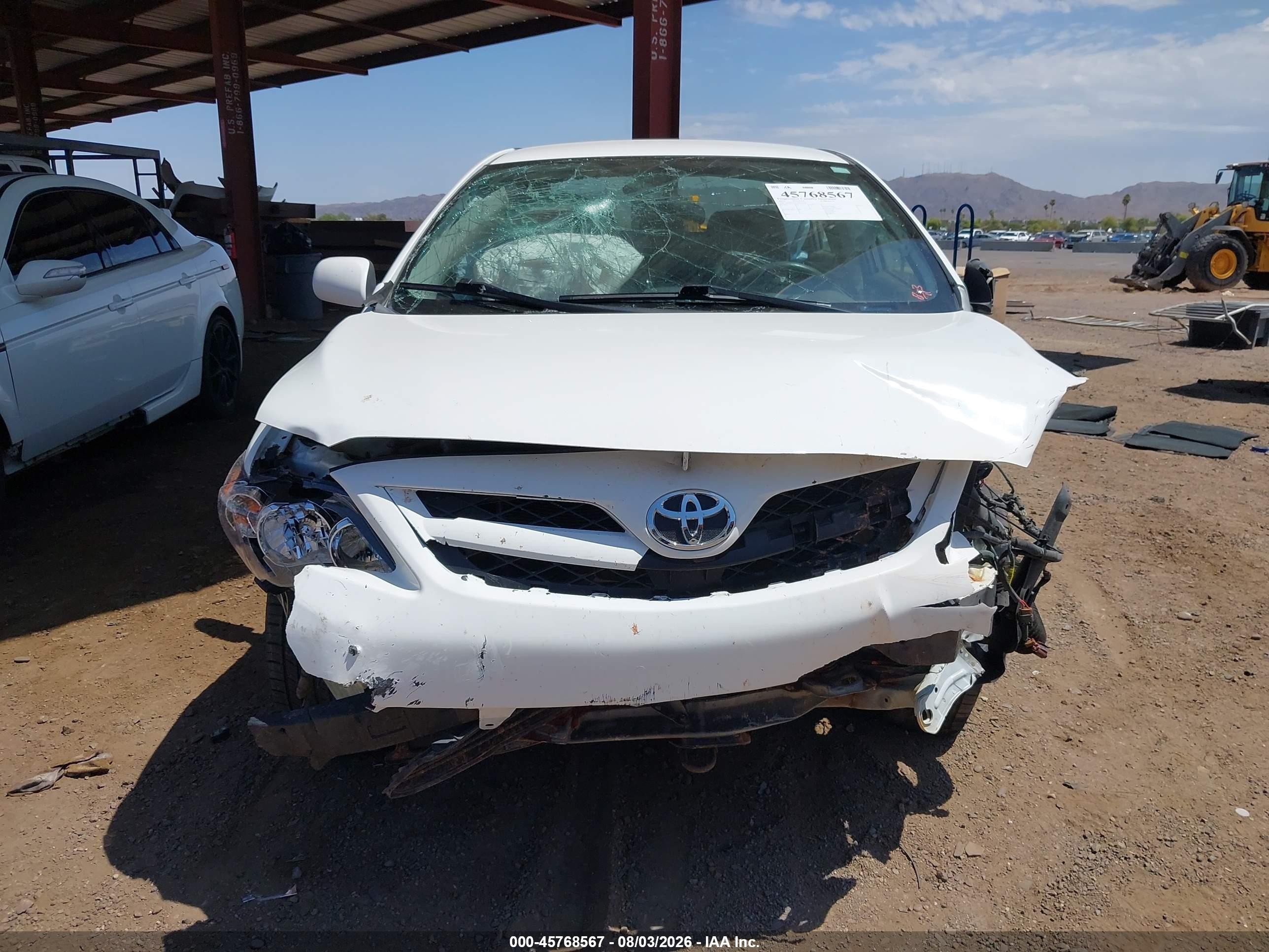 2013 Toyota Corolla Le White vin: 5YFBU4EE1DP102749
