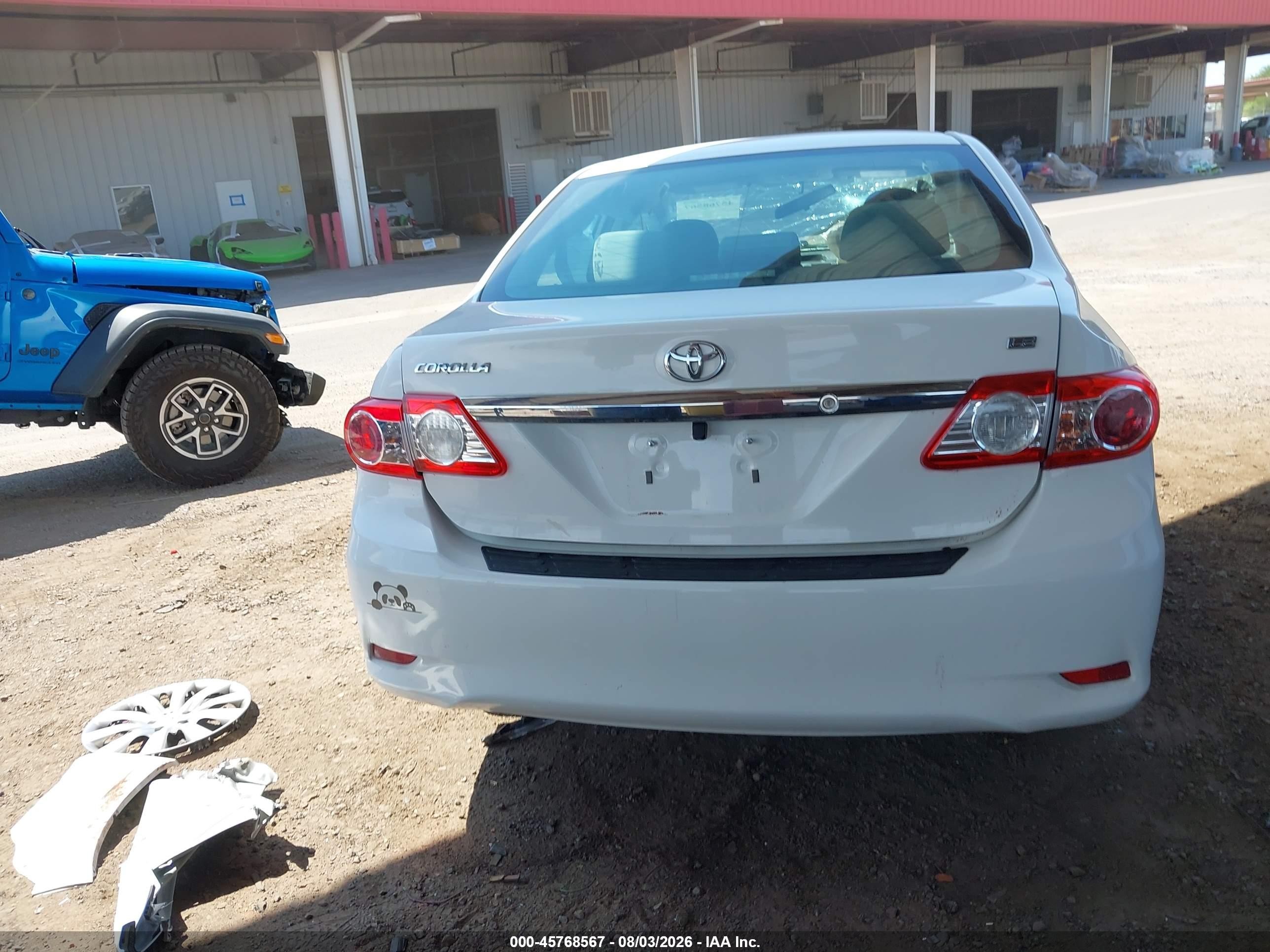 2013 Toyota Corolla Le White vin: 5YFBU4EE1DP102749