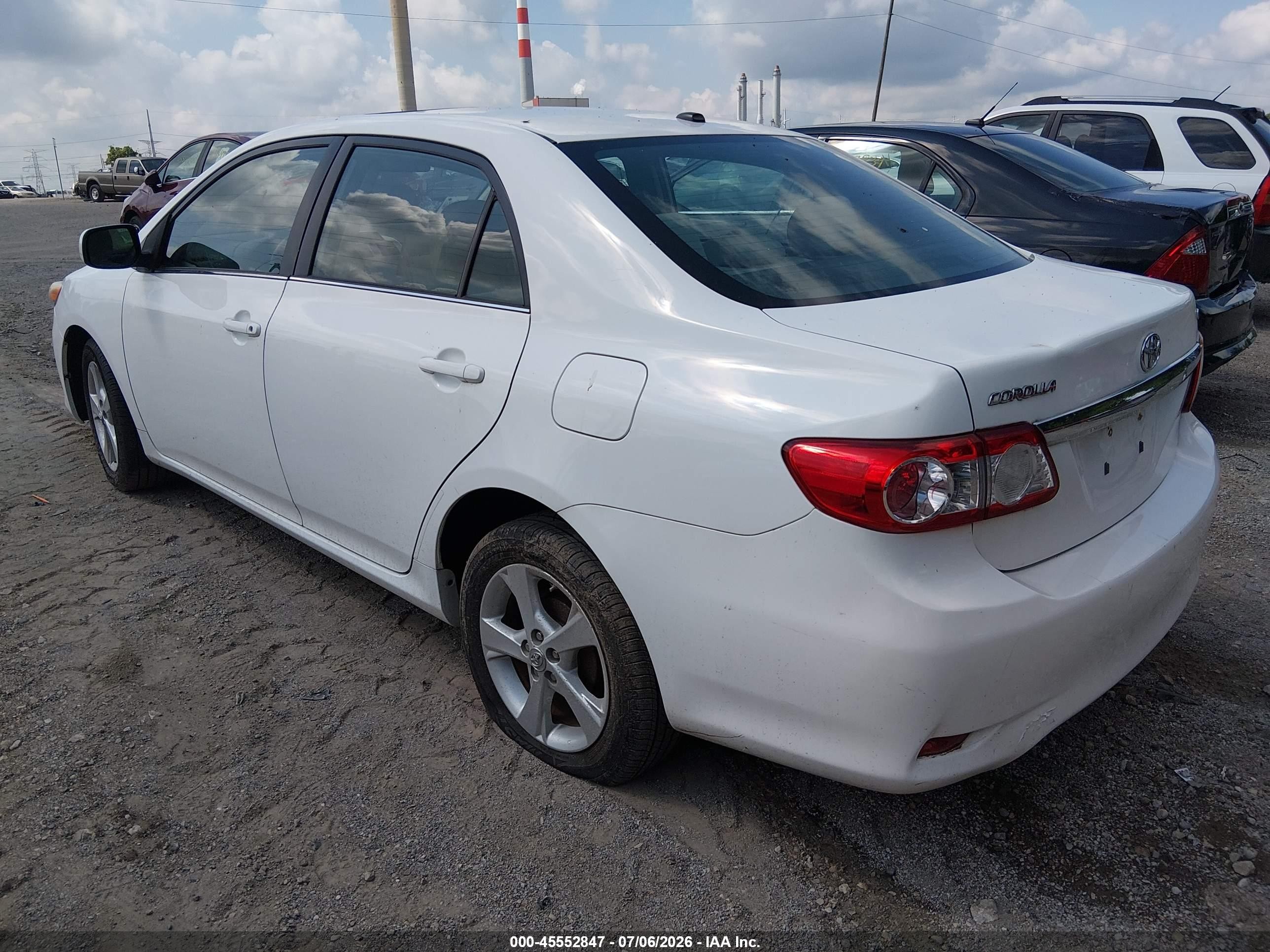 2013 Toyota Corolla Le White vin: 5YFBU4EE1DP122516
