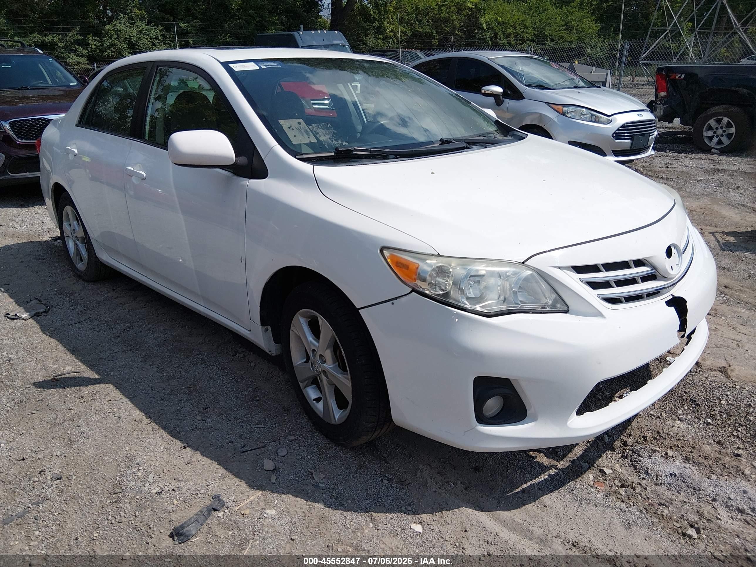 2013 Toyota Corolla Le White vin: 5YFBU4EE1DP122516