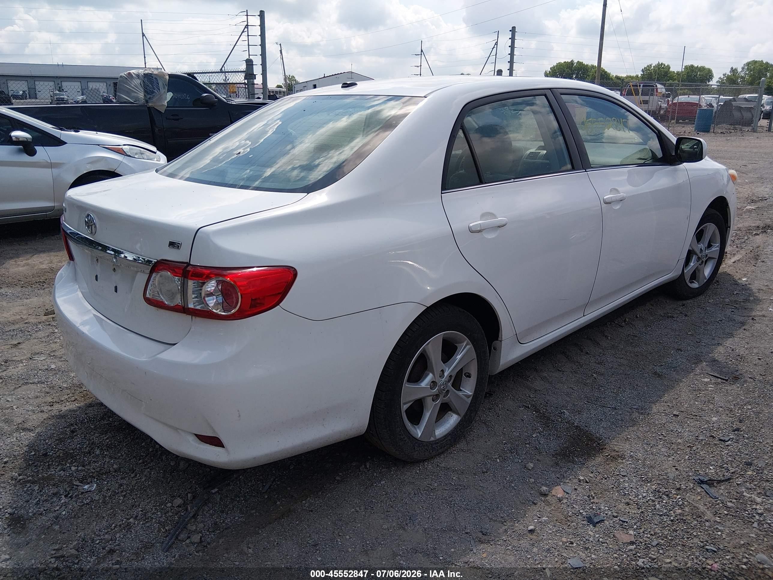 2013 Toyota Corolla Le White vin: 5YFBU4EE1DP122516