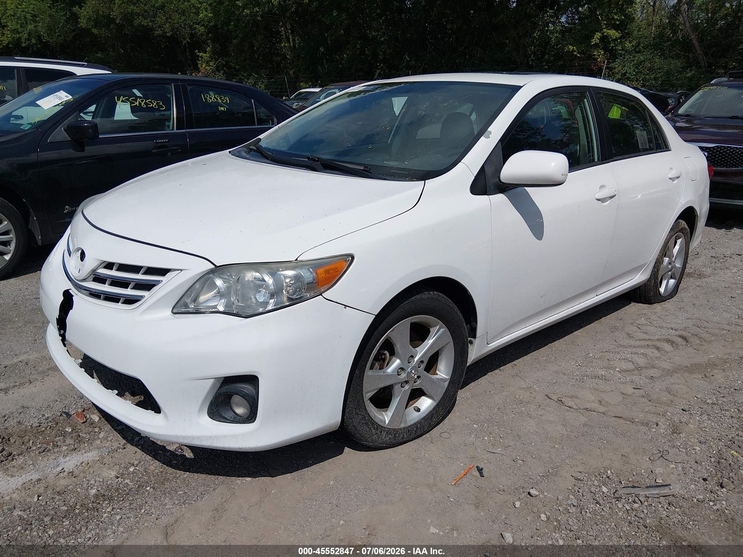 2013 Toyota Corolla Le White vin: 5YFBU4EE1DP122516