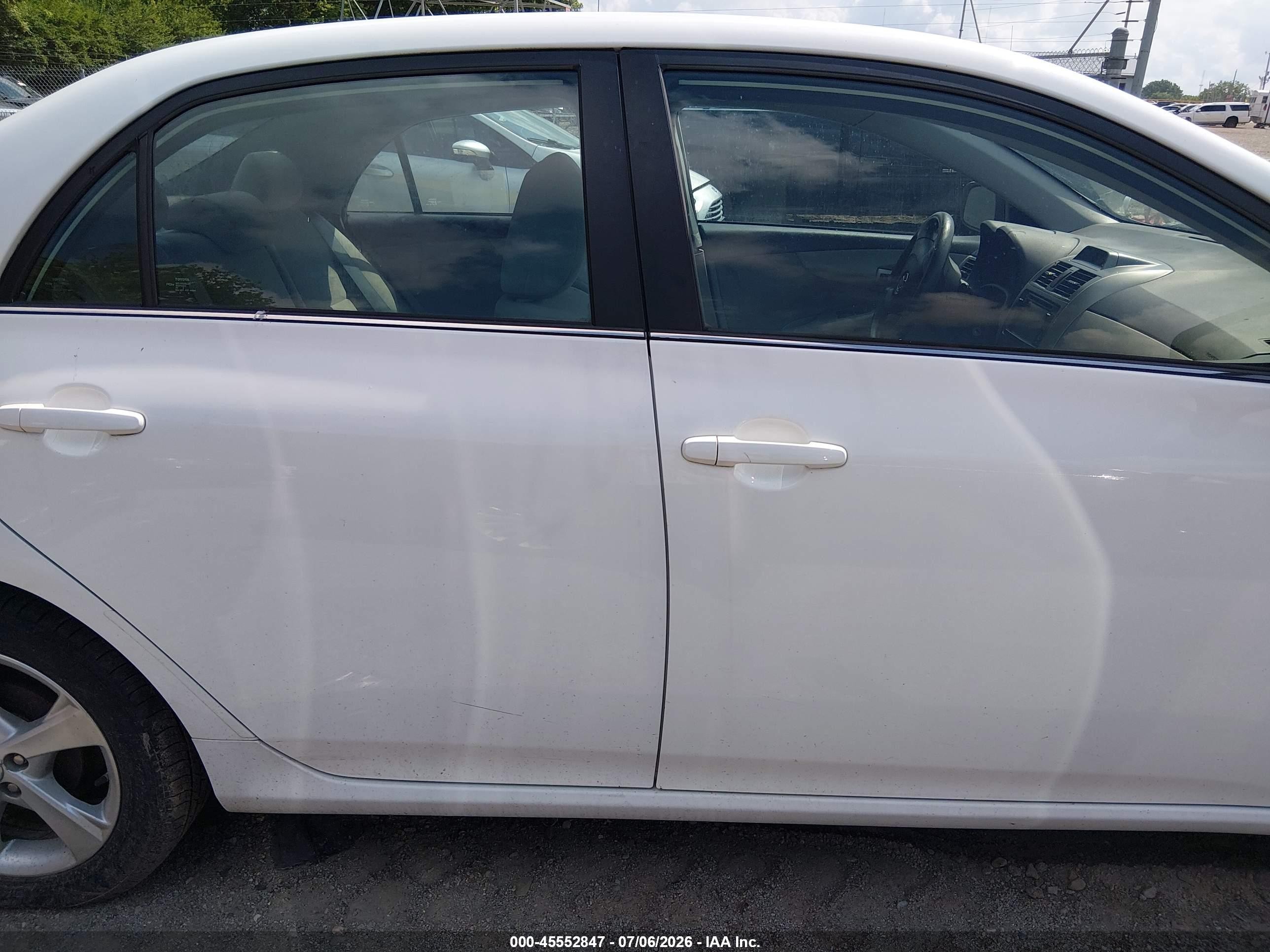 2013 Toyota Corolla Le White vin: 5YFBU4EE1DP122516
