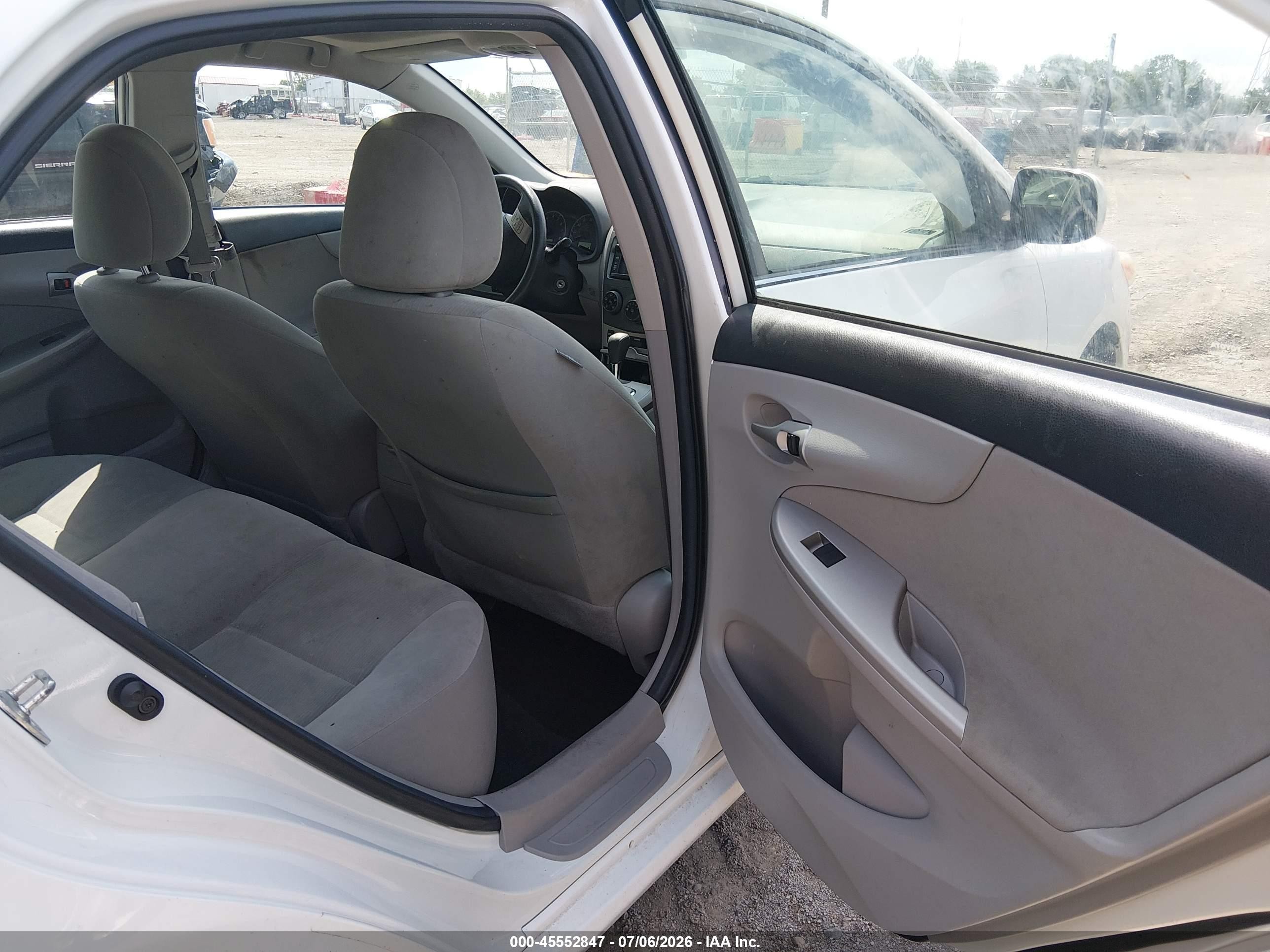 2013 Toyota Corolla Le White vin: 5YFBU4EE1DP122516