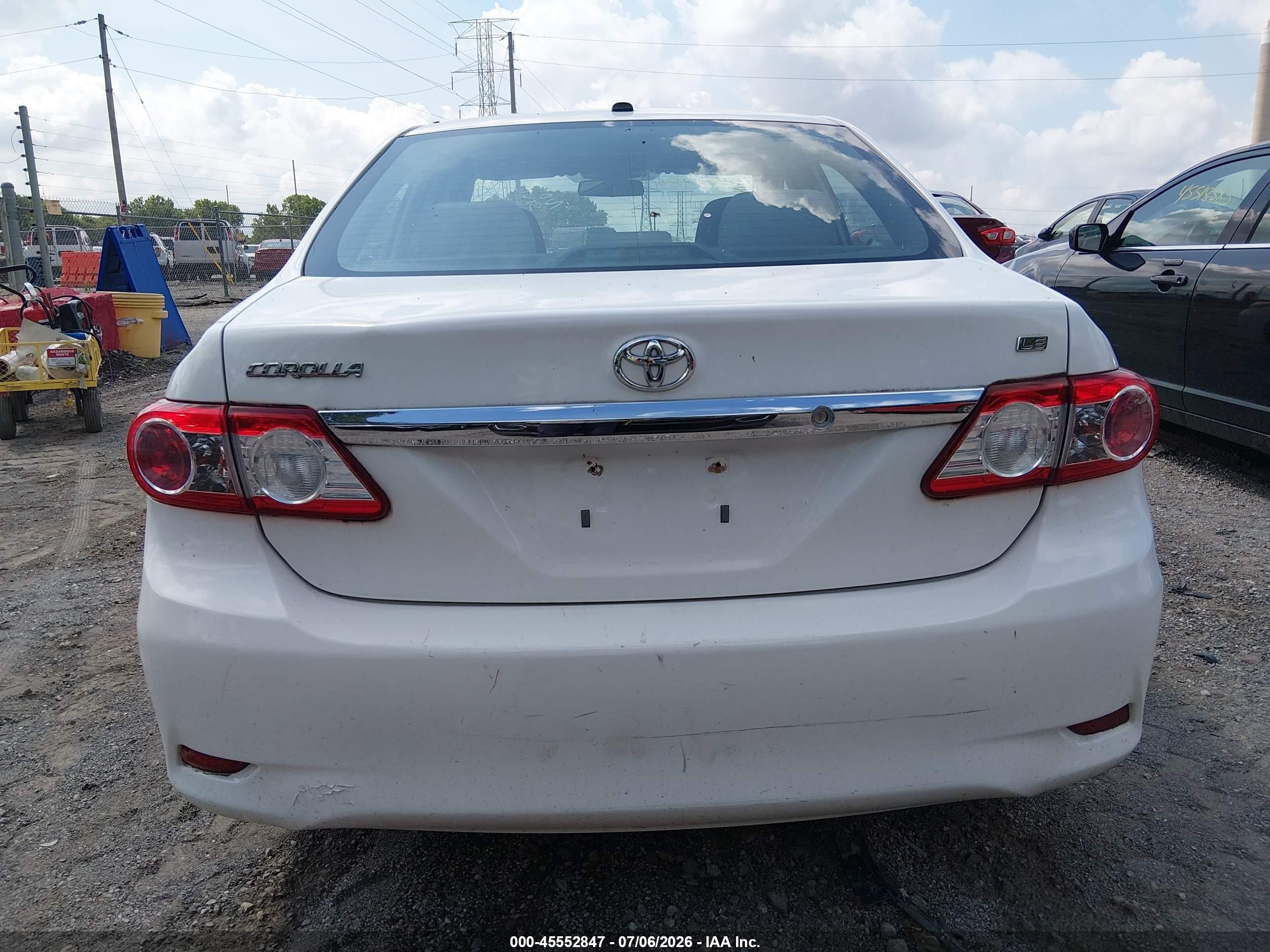 2013 Toyota Corolla Le White vin: 5YFBU4EE1DP122516