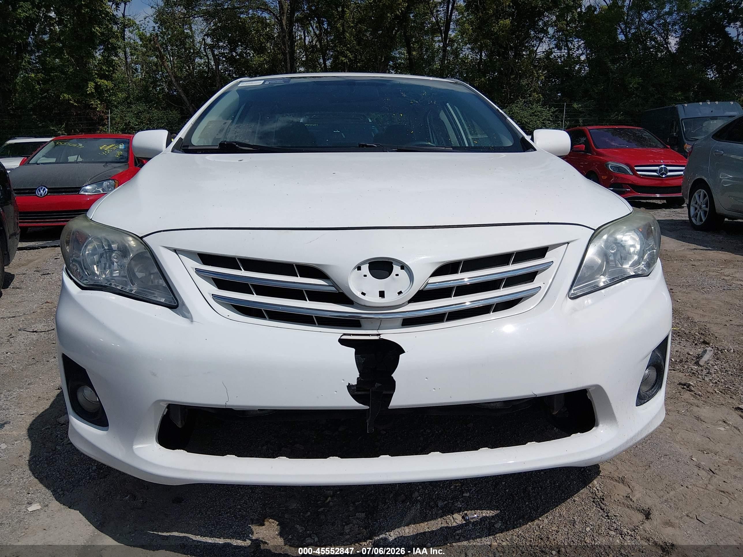 2013 Toyota Corolla Le White vin: 5YFBU4EE1DP122516