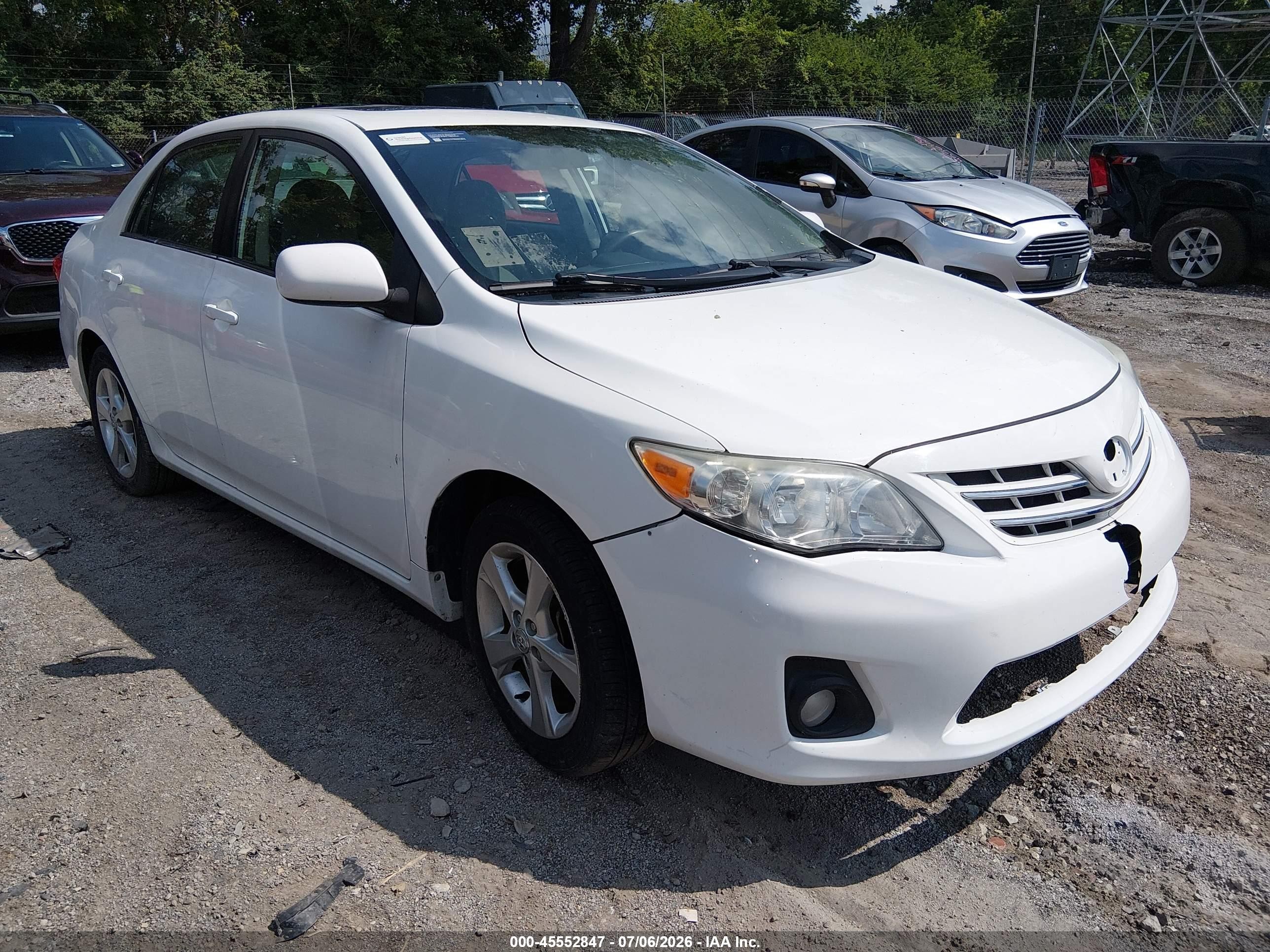 2013 Toyota Corolla Le White vin: 5YFBU4EE1DP122516
