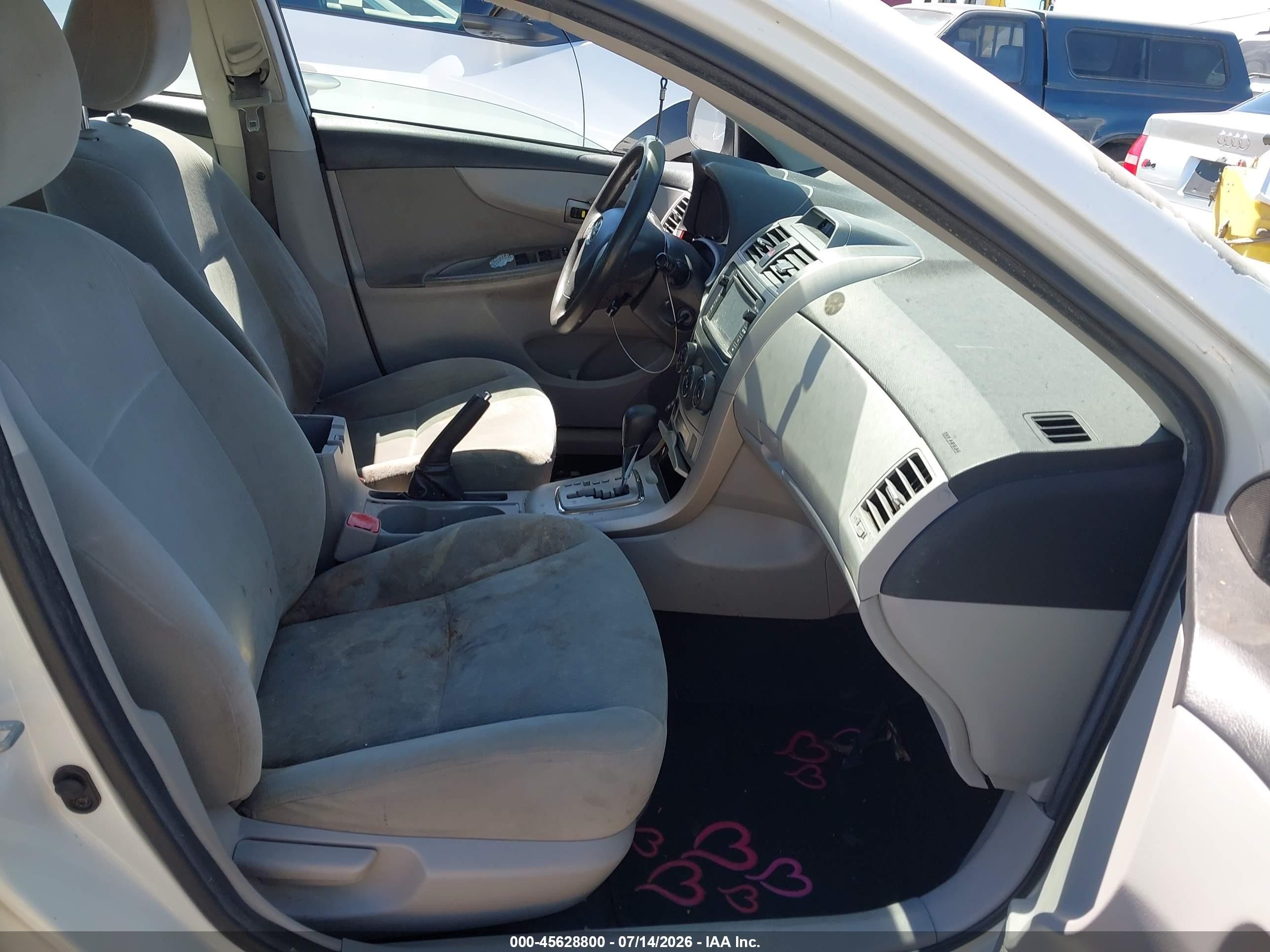 2013 Toyota Corolla Le White vin: 5YFBU4EE1DP132589