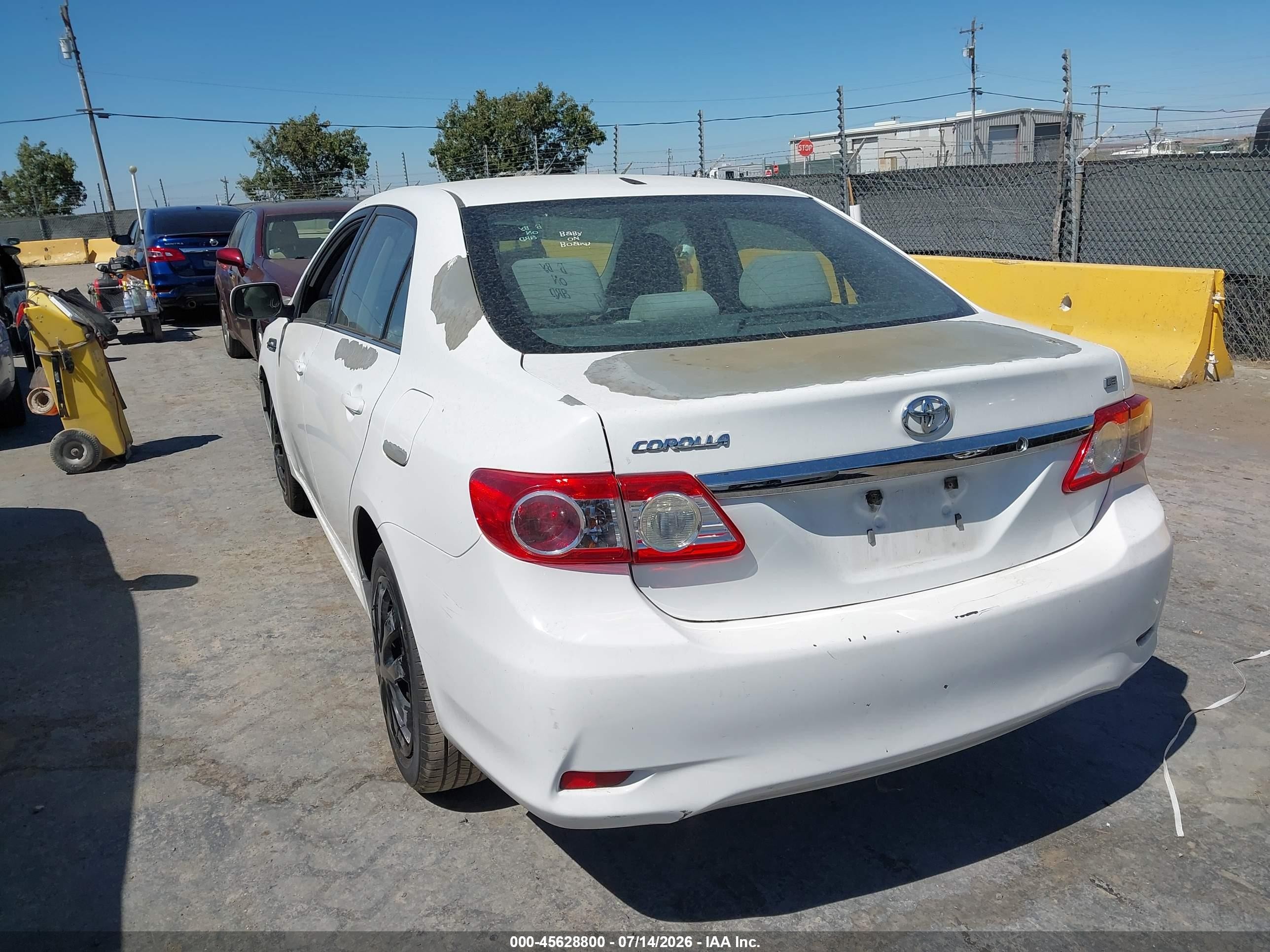 2013 Toyota Corolla Le White vin: 5YFBU4EE1DP132589