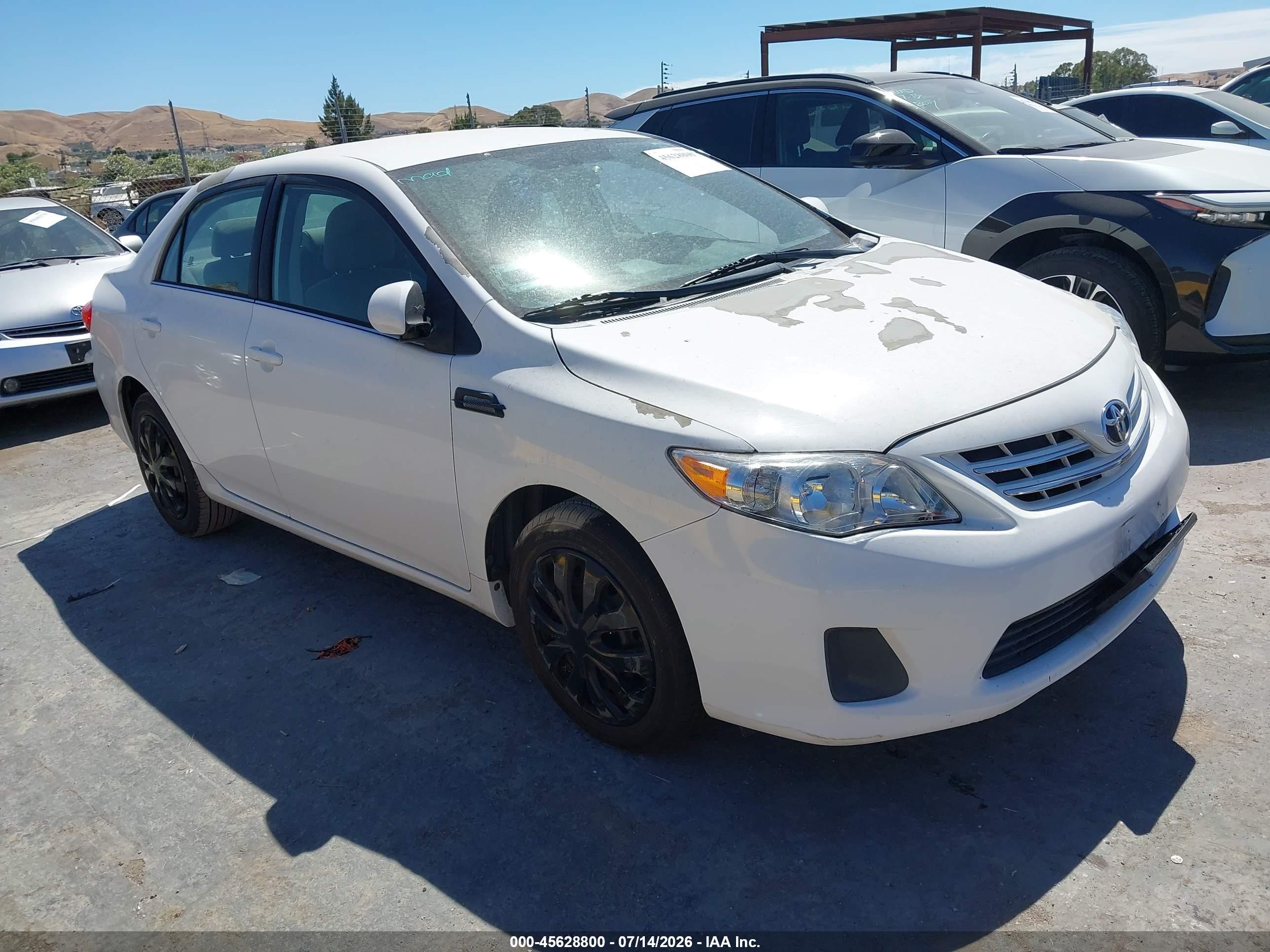 2013 Toyota Corolla Le White vin: 5YFBU4EE1DP132589