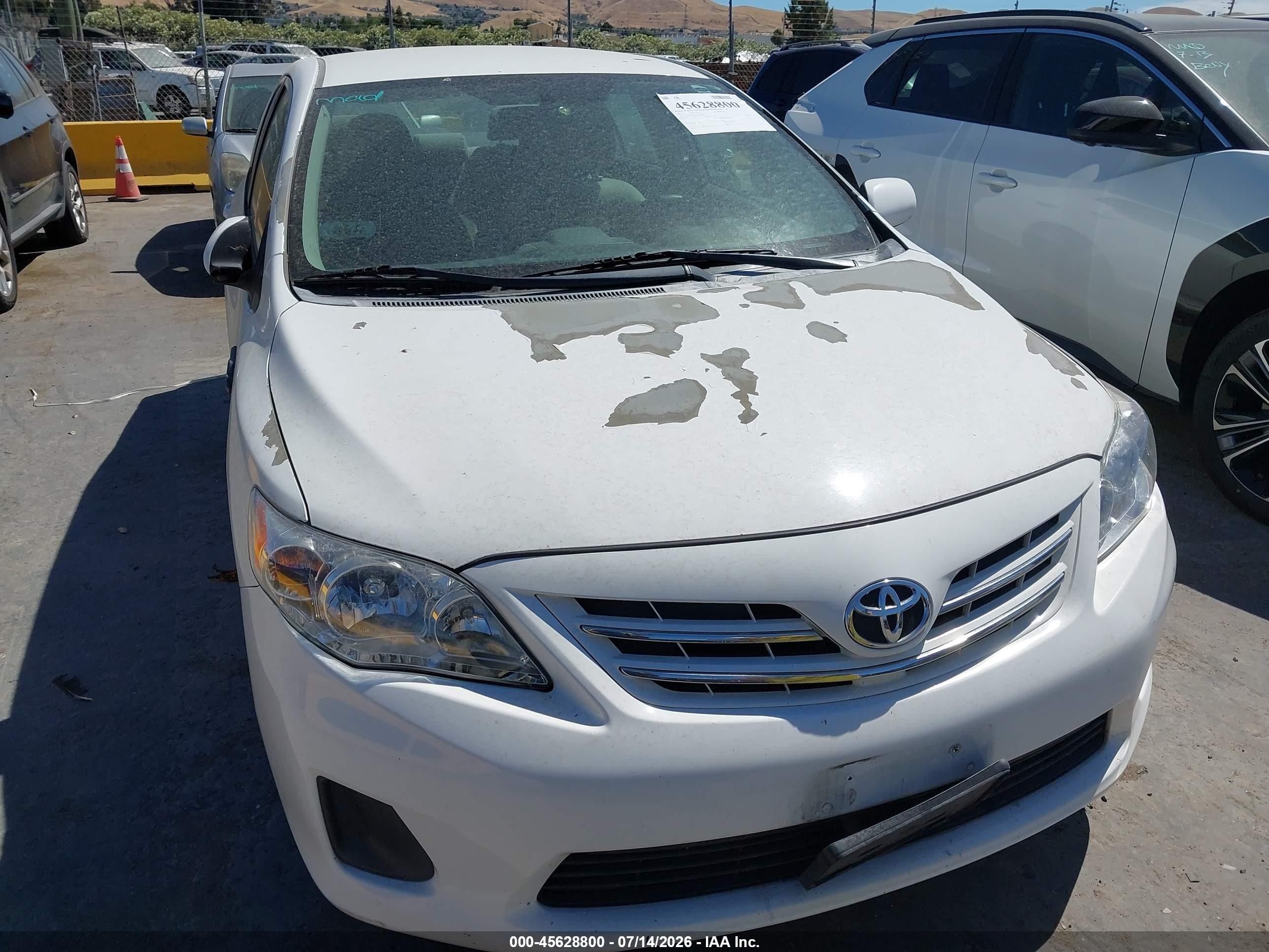 2013 Toyota Corolla Le White vin: 5YFBU4EE1DP132589
