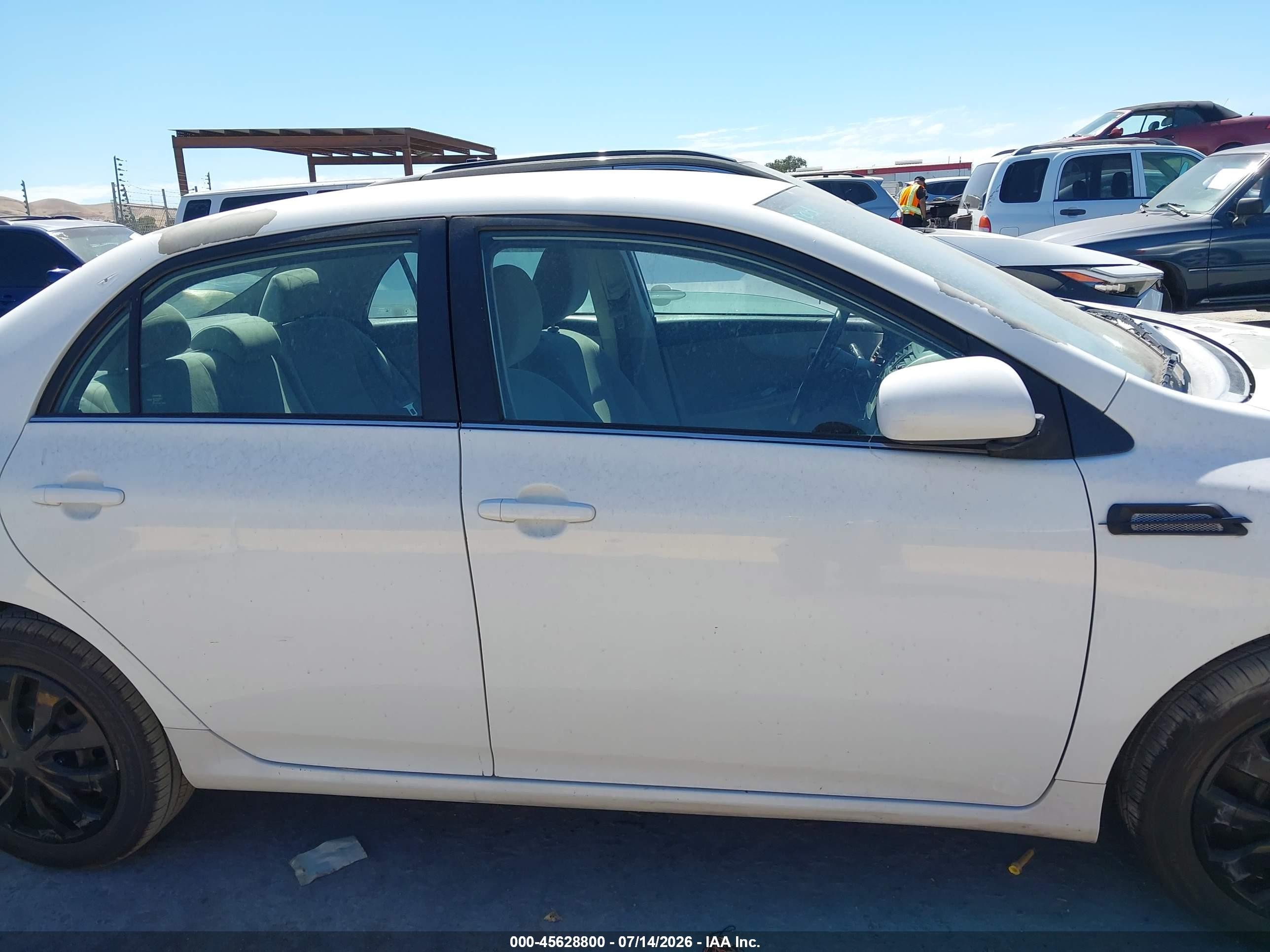2013 Toyota Corolla Le White vin: 5YFBU4EE1DP132589