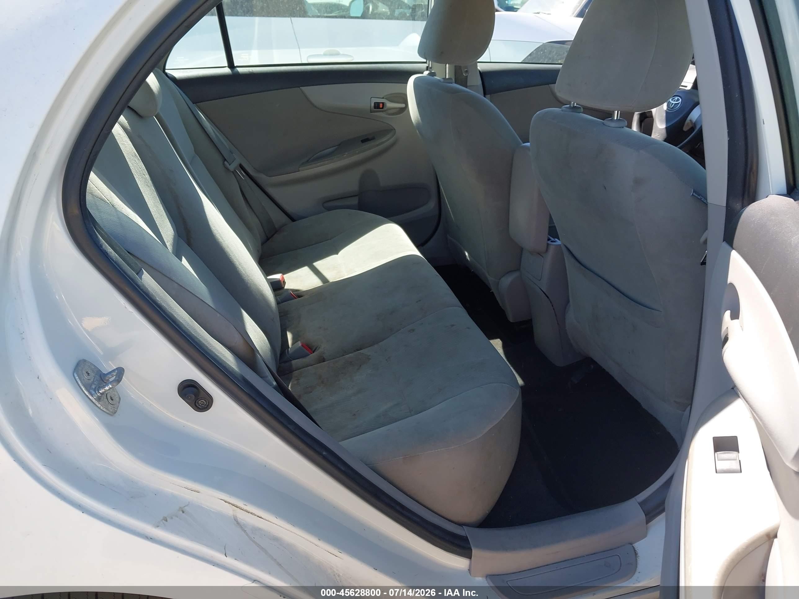 2013 Toyota Corolla Le White vin: 5YFBU4EE1DP132589