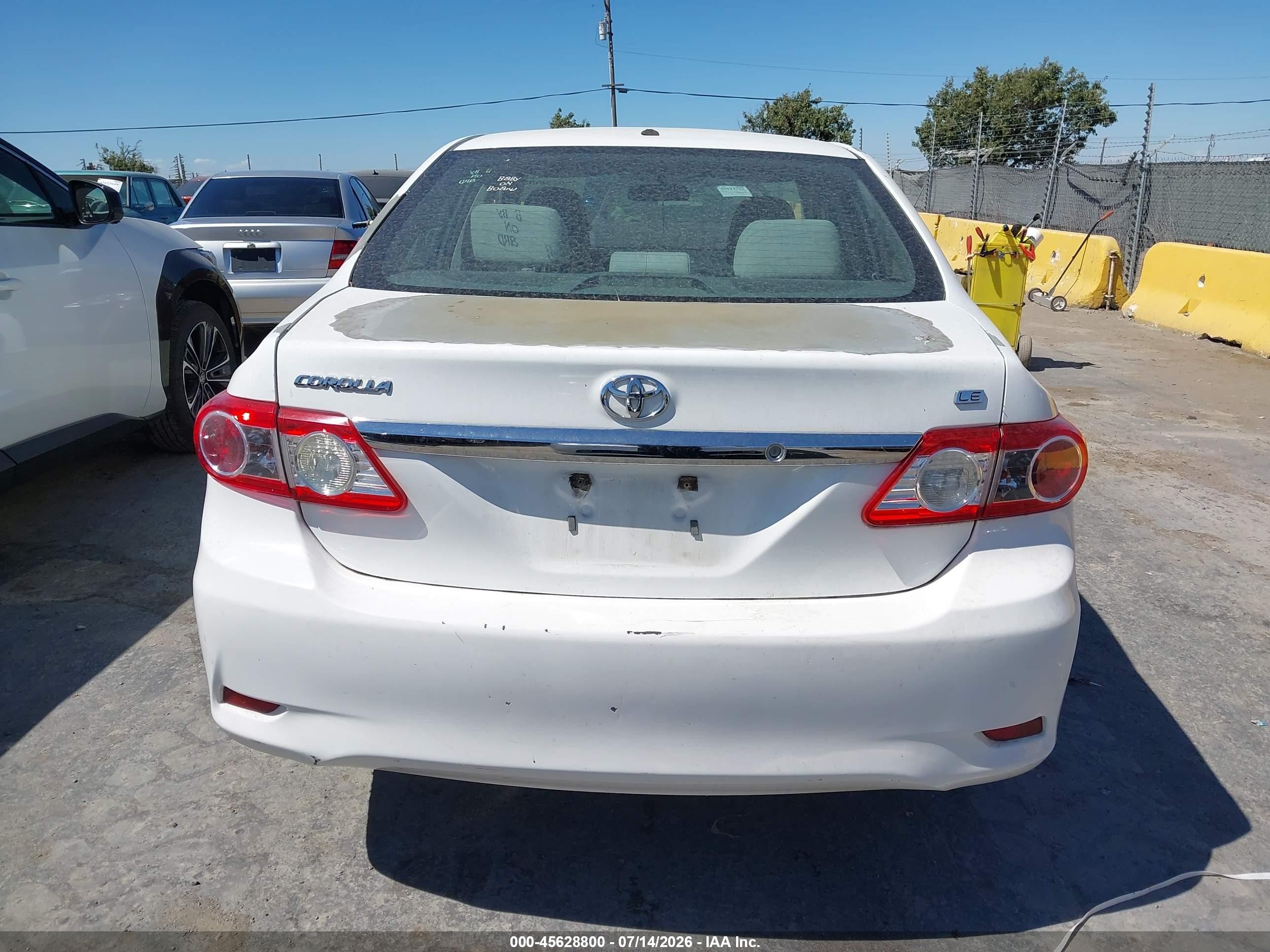 2013 Toyota Corolla Le White vin: 5YFBU4EE1DP132589